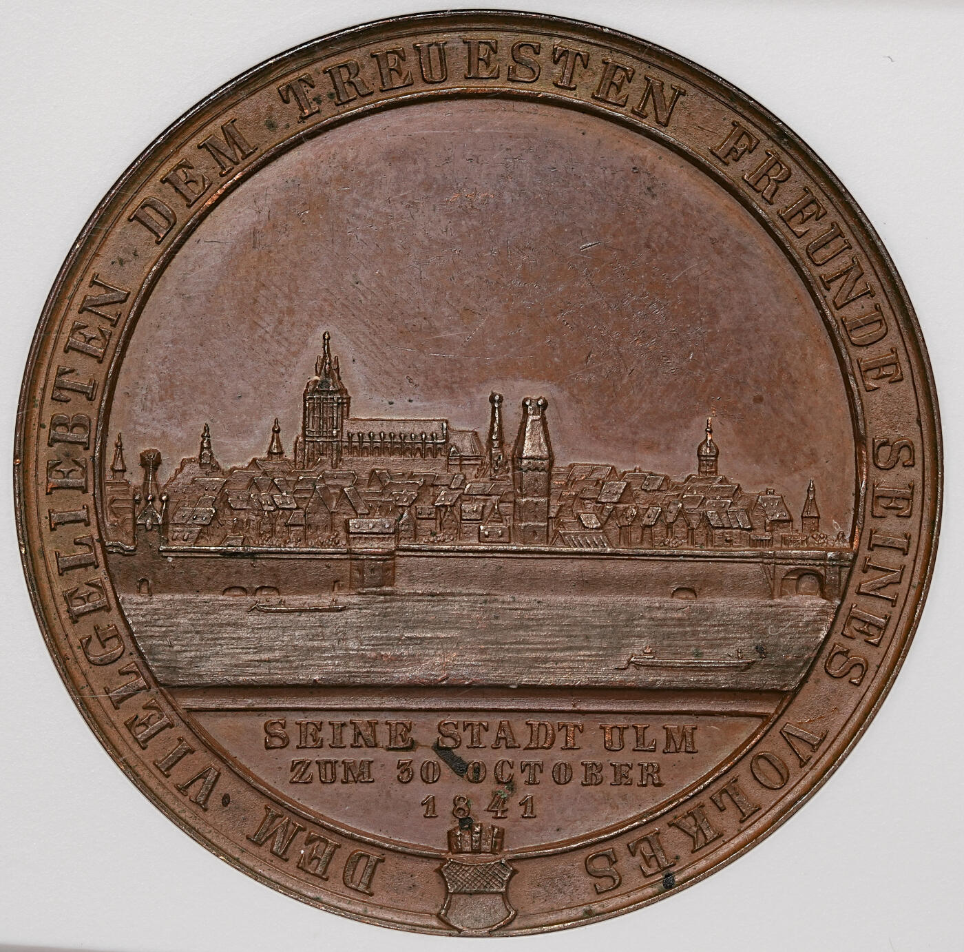 修遠堂世界钱币第108期 NGC MS64BN 1841年符腾堡国王威廉一世执政25周年纪念大铜章，背面乌尔姆城市全景浮雕，清晰展现乌尔姆大教堂尖顶、多瑙河与沿岸建筑，是19世纪乌尔姆城市风貌的直观记录。