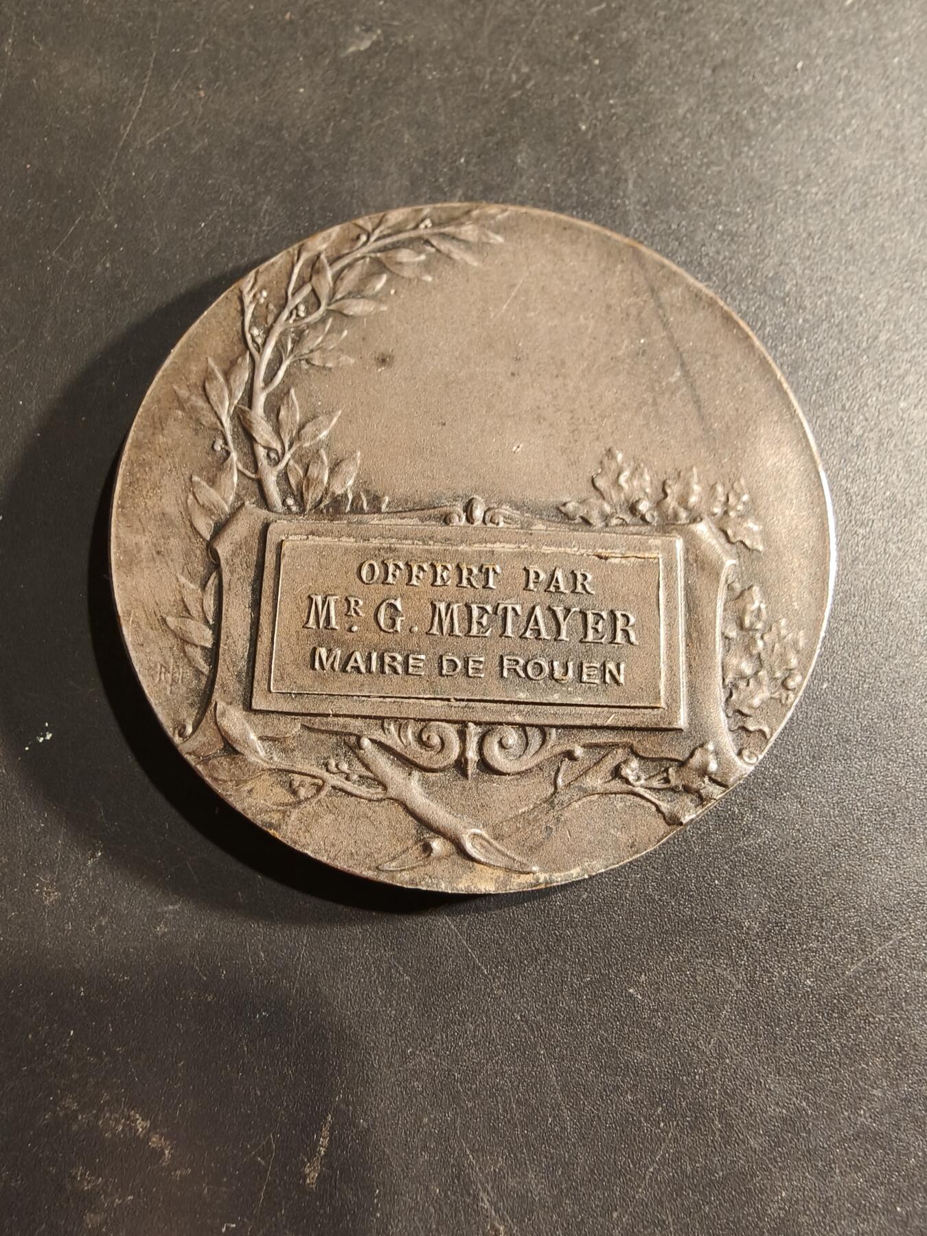 老王徽章第188期 法国鲁昂市长赠送镀银大铜章     勒内·博迪雄作品   大师名作    原盒      直径50mm     重量53.5g