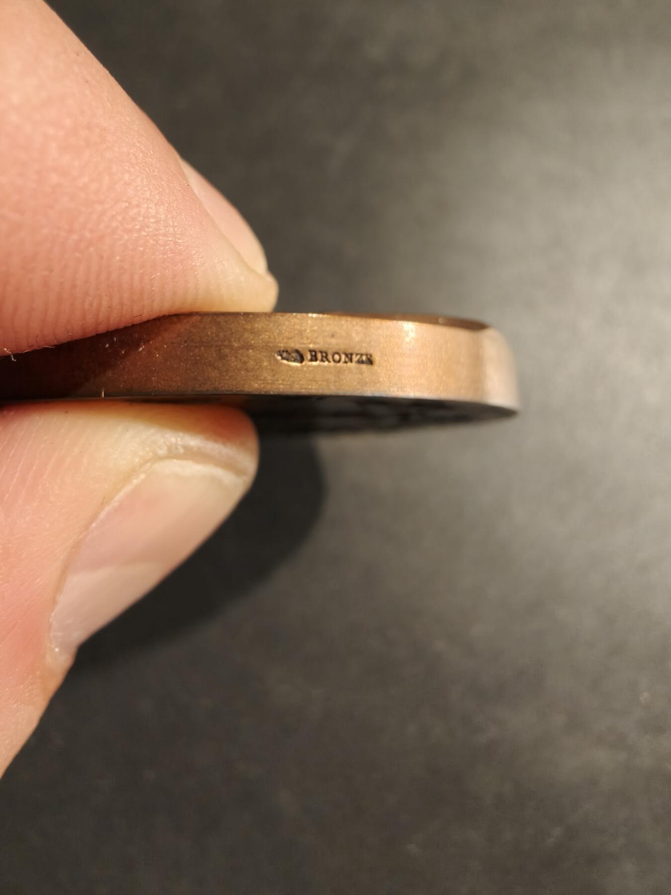 老王徽章第188期 法国福煦元帅军事奖章大铜章    原盒实发     直径50mm     重量77.1g