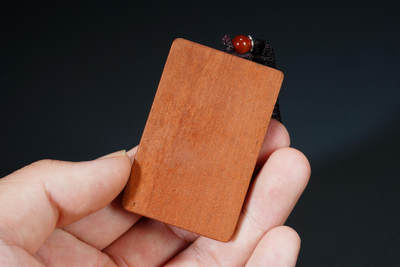 上海都达杂项专场90【全场包邮】  檀香木精雕《御龙关公》挂件69-319