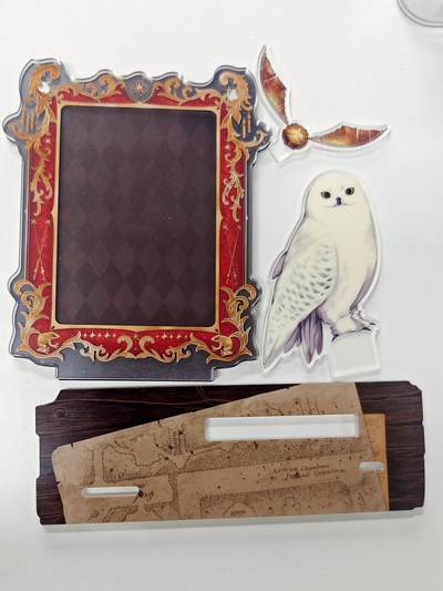 白泽卡牌限时场拍卖第1期 - 2025 卡游 哈利波特 亚克力异形卡砖展示架-红 未撕膜