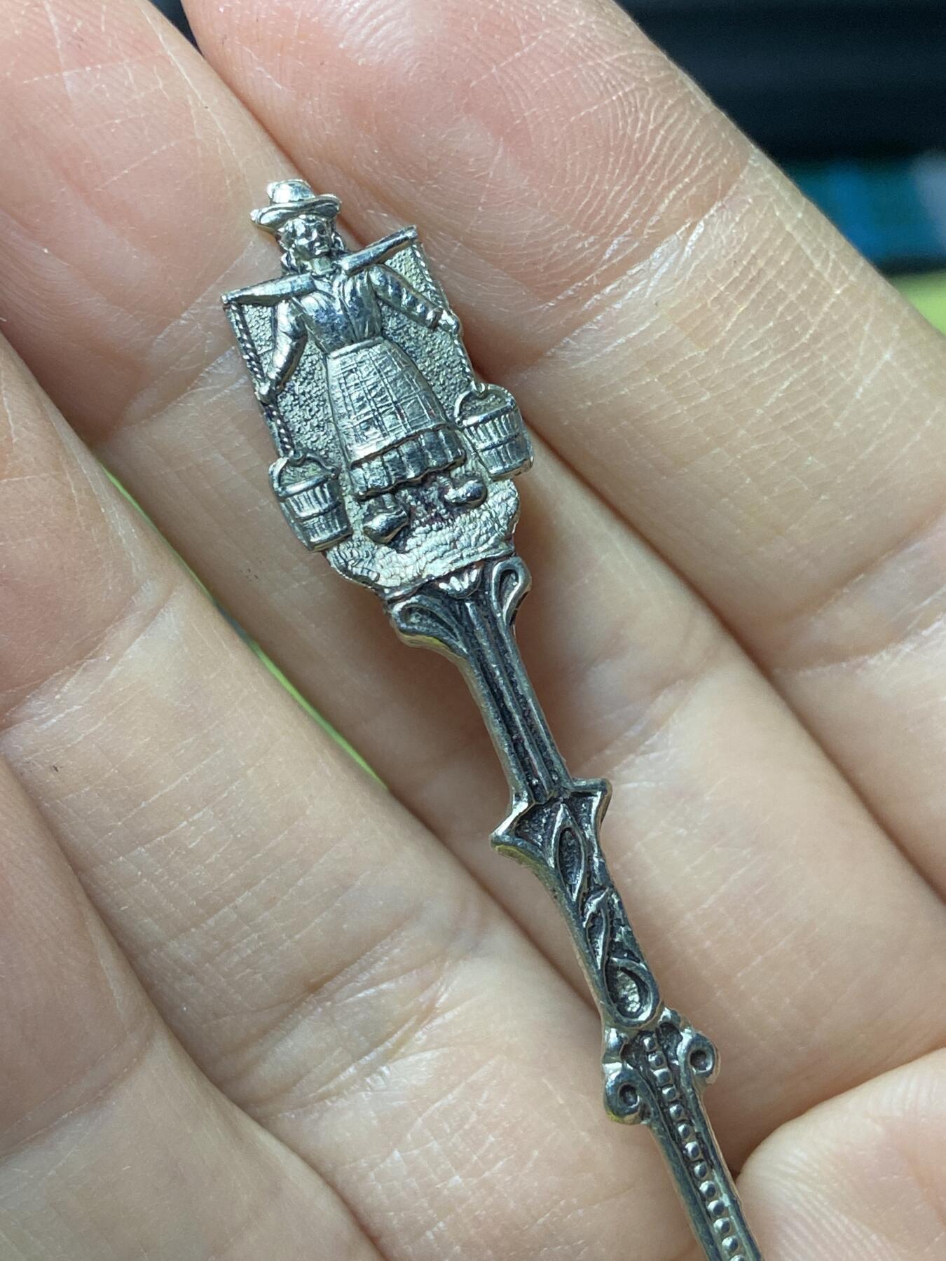 2026年第三十七场(总第二百零六场）德紧纸币特拍场(佣金3%，最低1元) 挑水人形状勺柄咖啡勺