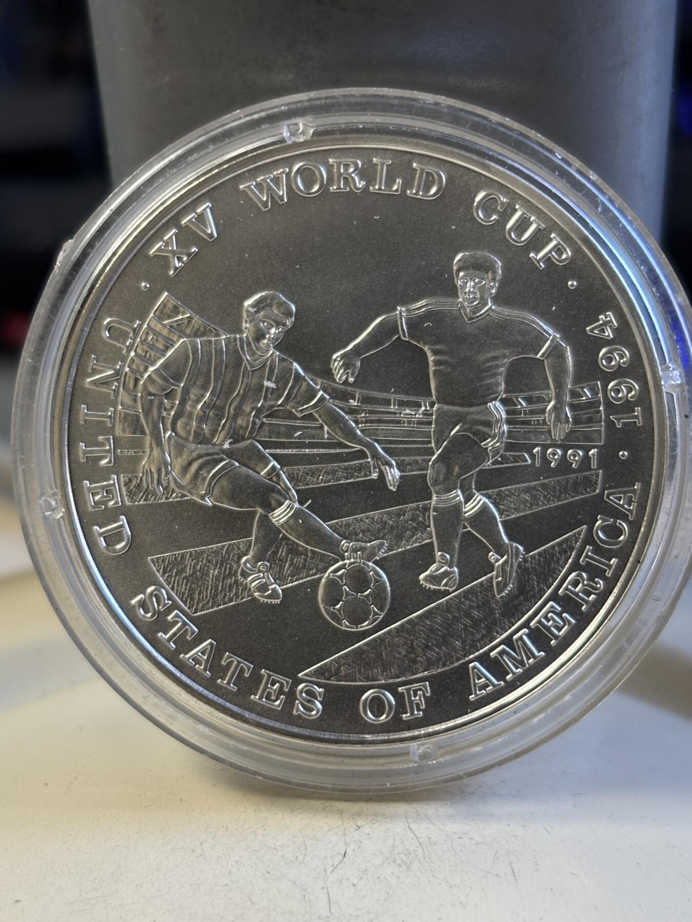 第194期拍卖 阿富汗1994年世界杯纪念银币，12克，999银，38毫米