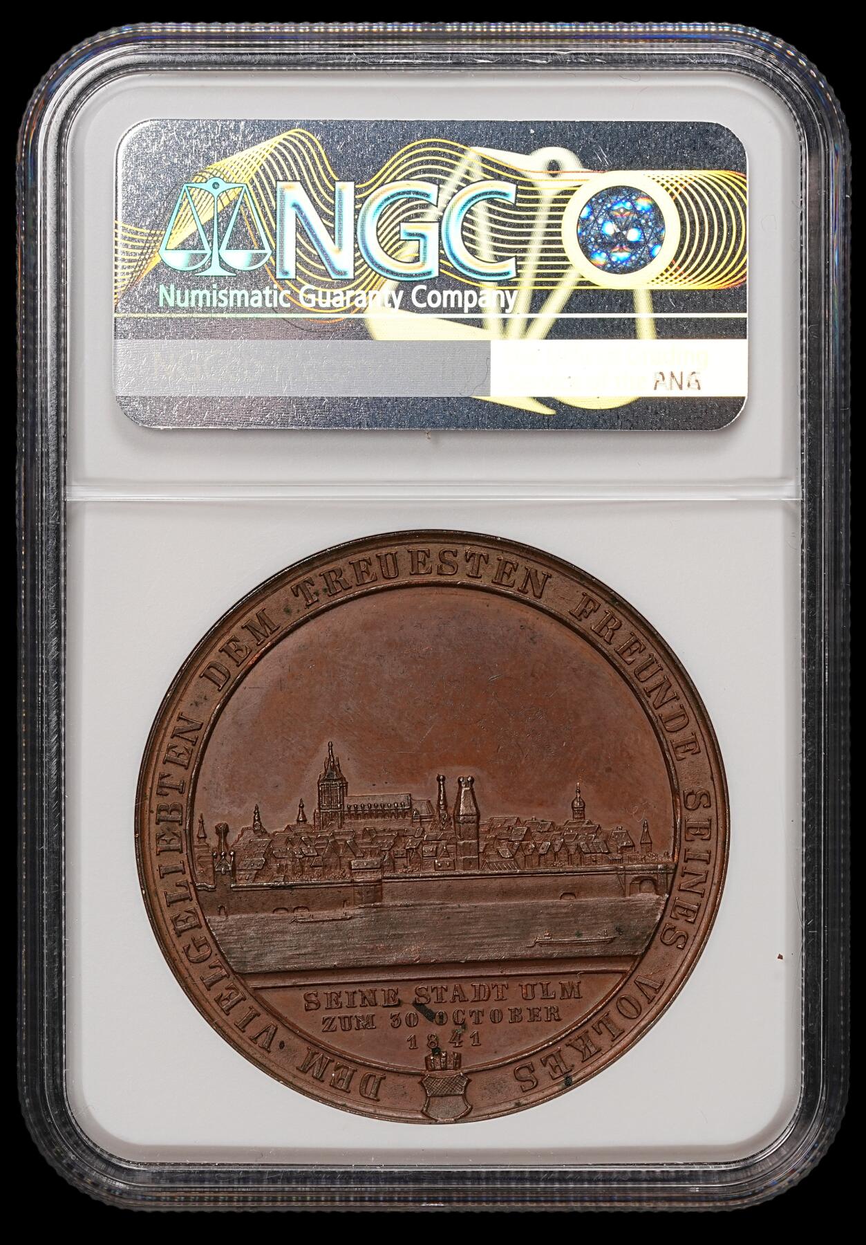 修遠堂世界钱币第108期 NGC MS64BN 1841年符腾堡国王威廉一世执政25周年纪念大铜章，背面乌尔姆城市全景浮雕，清晰展现乌尔姆大教堂尖顶、多瑙河与沿岸建筑，是19世纪乌尔姆城市风貌的直观记录。