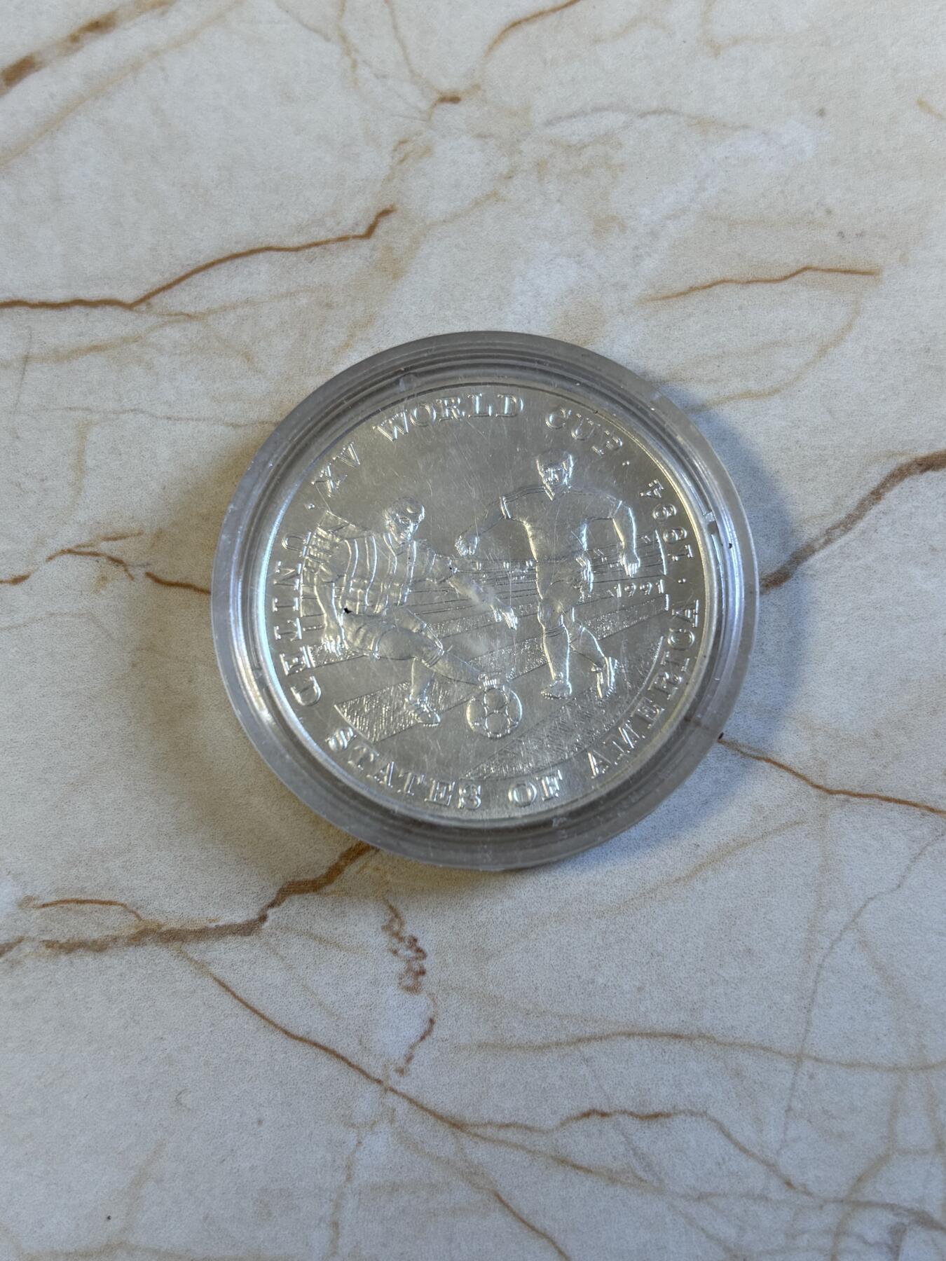 第194期拍卖 阿富汗1994年世界杯纪念银币，12克，999银，38毫米