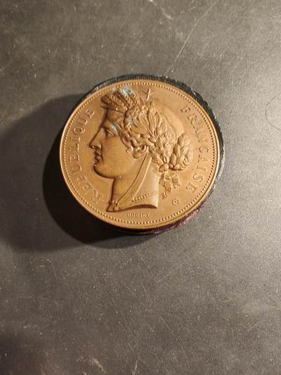 老王徽章第188期 - 法国战争部军事教育大铜章    原盒    直径50mm    重量58.5g