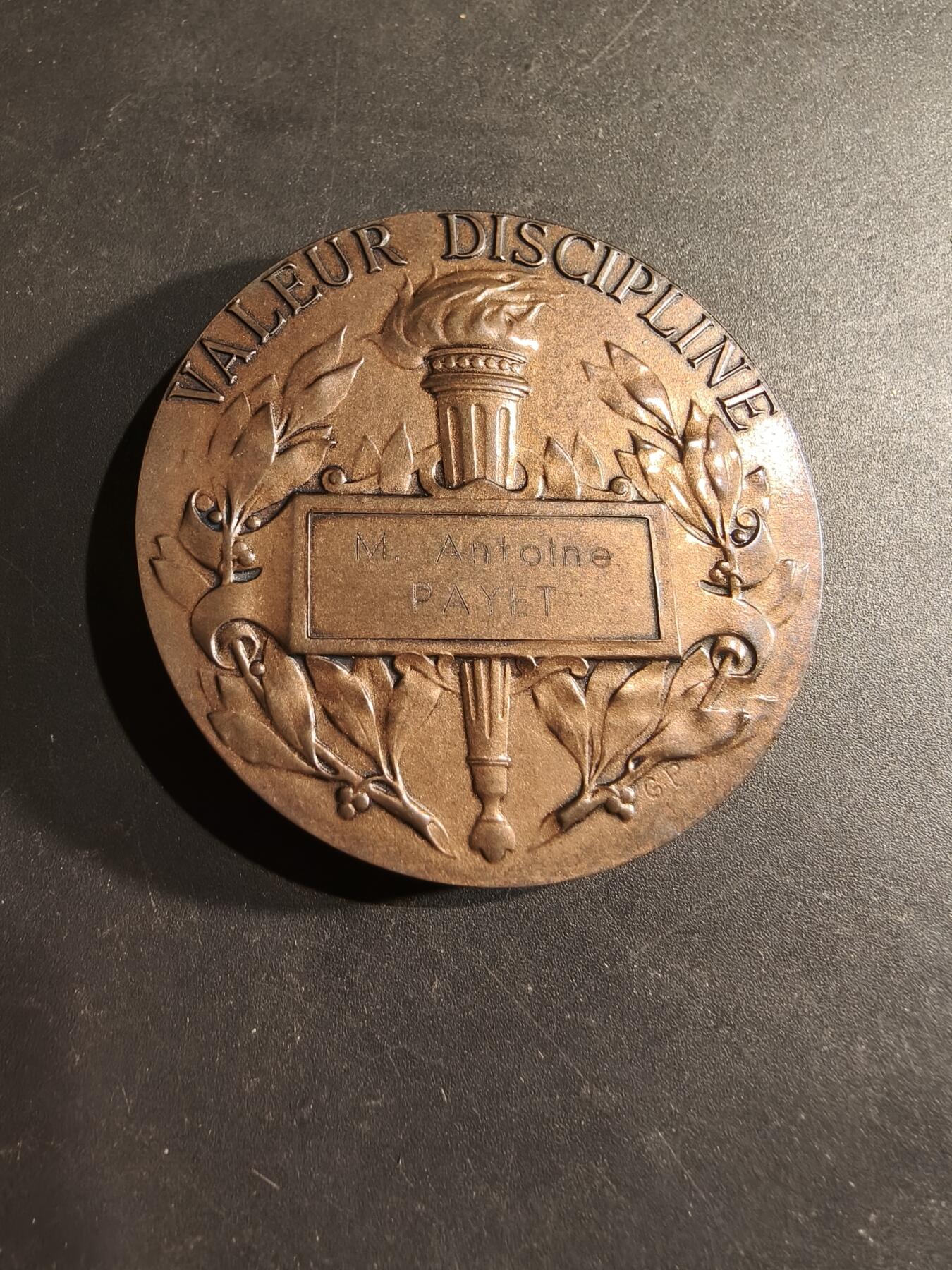 老王徽章第188期 法国福煦元帅军事奖章大铜章    原盒实发     直径50mm     重量77.1g