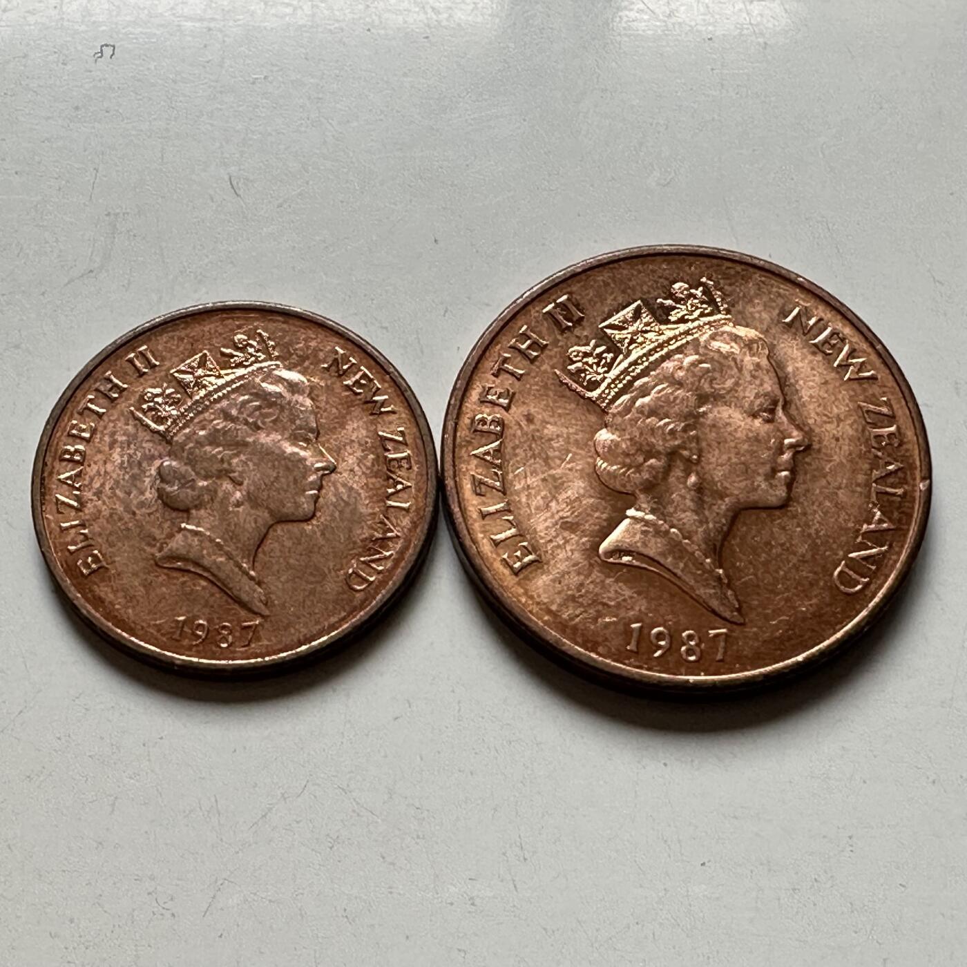 🌹外币初藏🌹🐯2026年第32场   每周二四六晚8️⃣点 接代拍 新西兰1987年中年版1-2分一对 带光好品 f