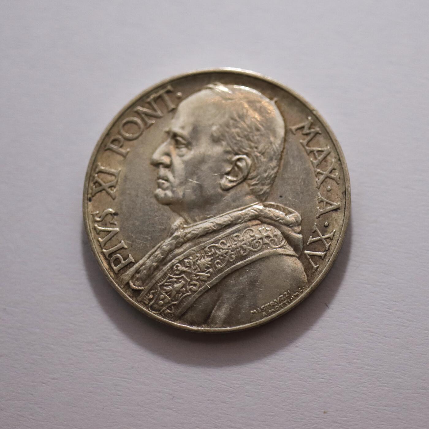 观钱 近现代机制币拍卖No.005（全场顺丰包邮，不区分偏远地区）  梵蒂冈 1936 年庇护十一世 10 里拉和平之后银币，古典主义雕刻风格精湛，宗教题材富有感染力。