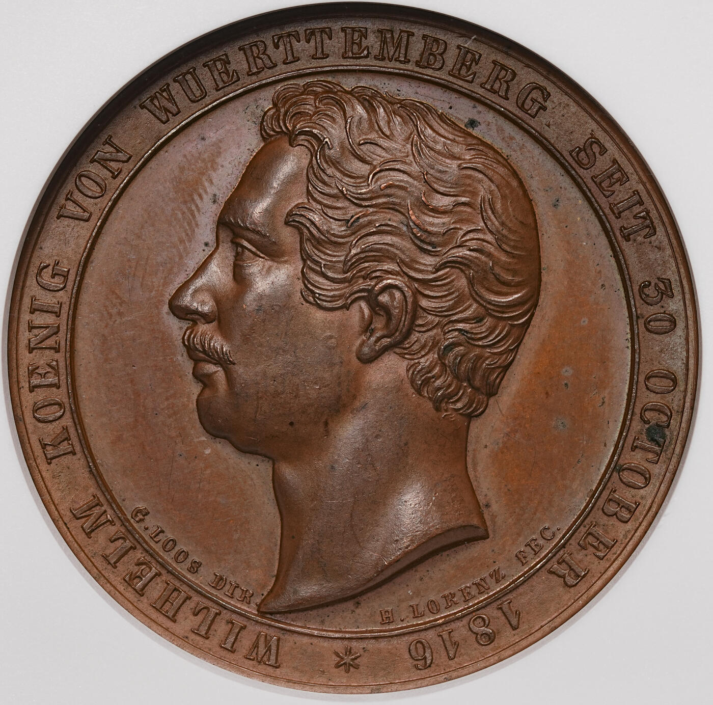 修遠堂世界钱币第108期 NGC MS64BN 1841年符腾堡国王威廉一世执政25周年纪念大铜章，背面乌尔姆城市全景浮雕，清晰展现乌尔姆大教堂尖顶、多瑙河与沿岸建筑，是19世纪乌尔姆城市风貌的直观记录。