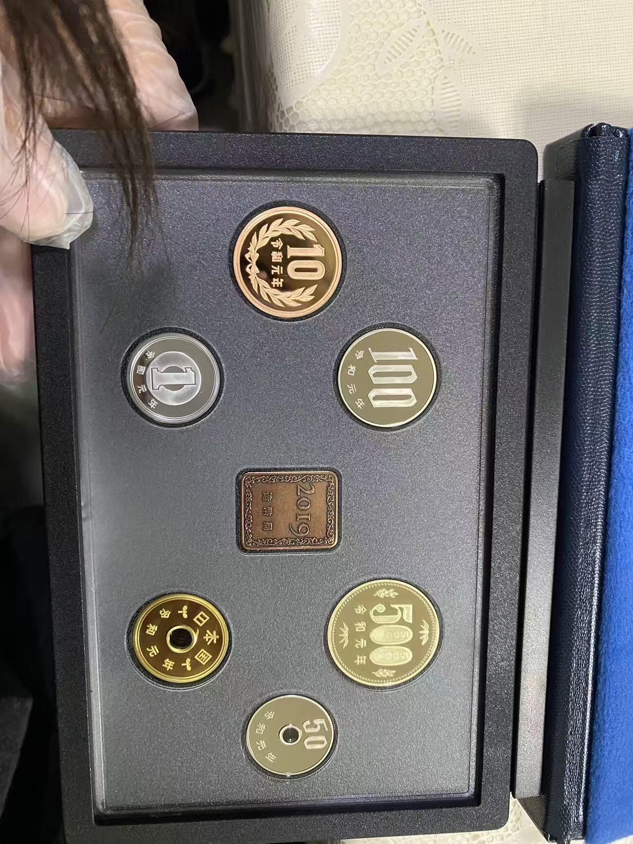 日日生财—方圆世界（全场包邮） 2019年（令和元年）日本造币局发行的精制硬币套装 相比普通年份套币有更高的收藏价值。