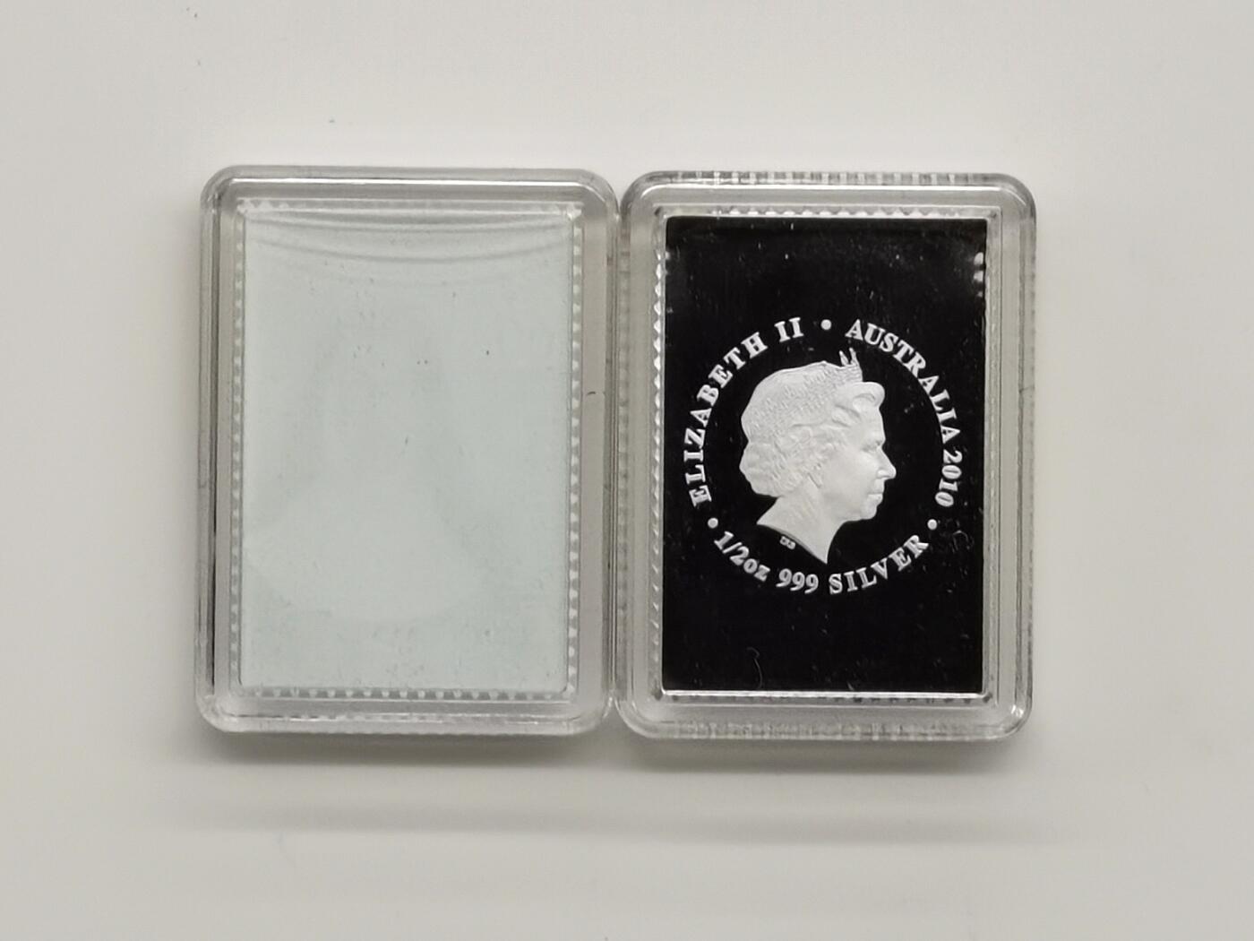 博洋堂世界钱币拍卖第165期（全场包邮） 澳大利亚2010年60分邮币套 玛丽·麦基洛普被封为圣人 1/2盎司999银 发行量：9千 盒证全 原价：澳元89.95