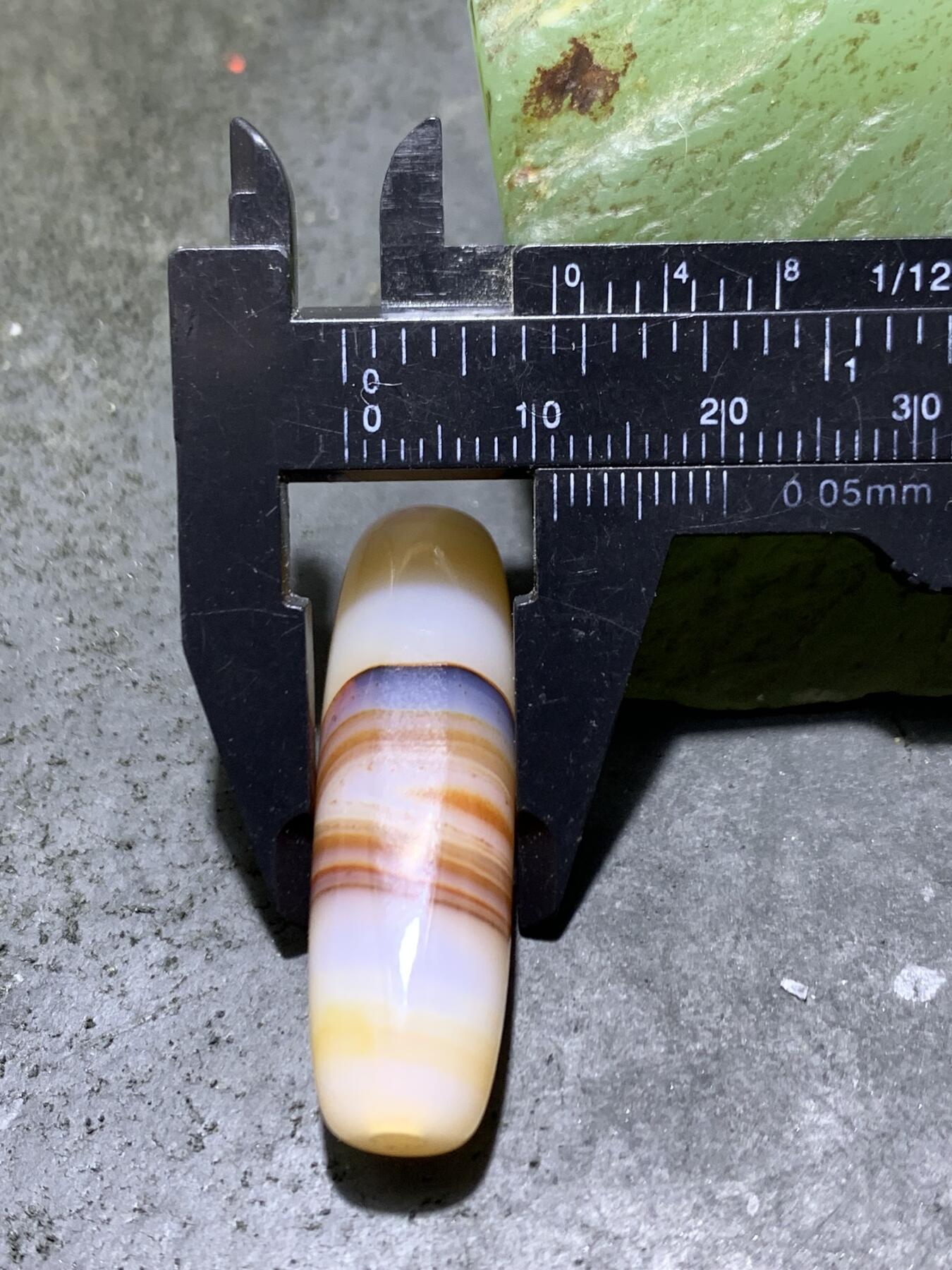 高玉化千层纹巴西玛瑙随形通货桶珠一个，