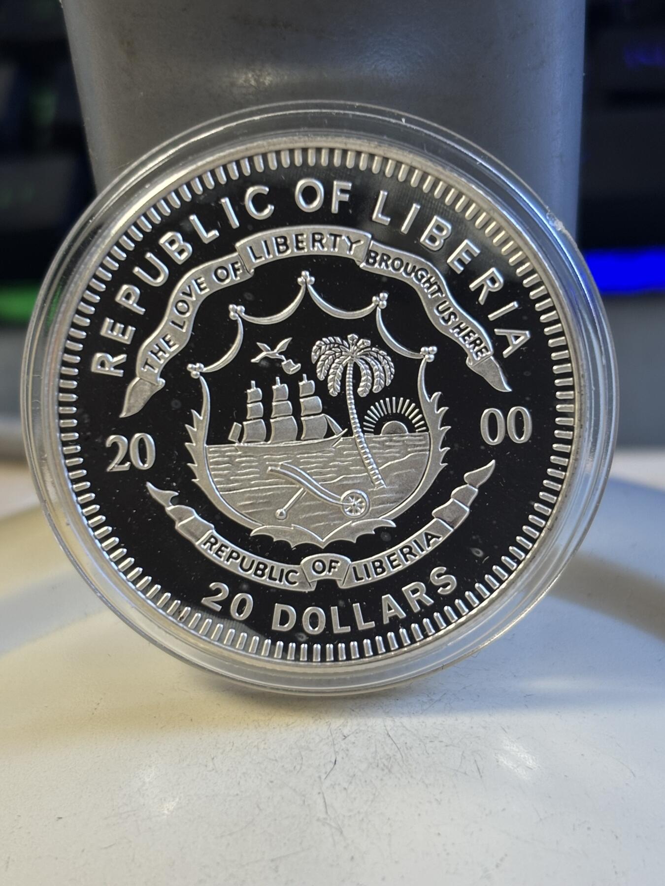 第194期拍卖  利比里亚2000年动物河马纪念银币,1盎司999银，发行2000枚，有氧化点