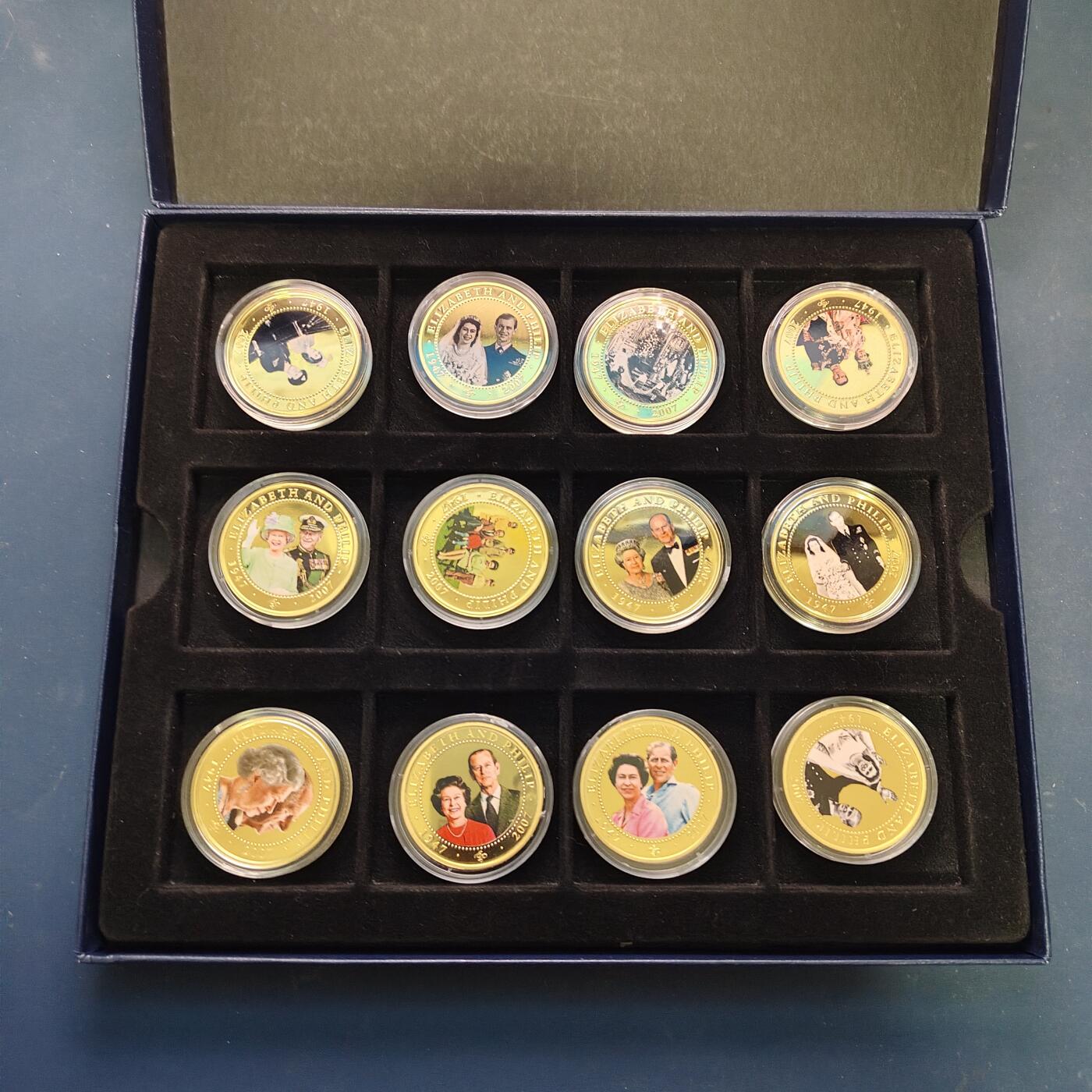 【全场包邮】纯粹捡漏拍515场 库克群岛2007年1元女王钻石婚彩色精制镀金克朗纪念币12枚官方盒装套币