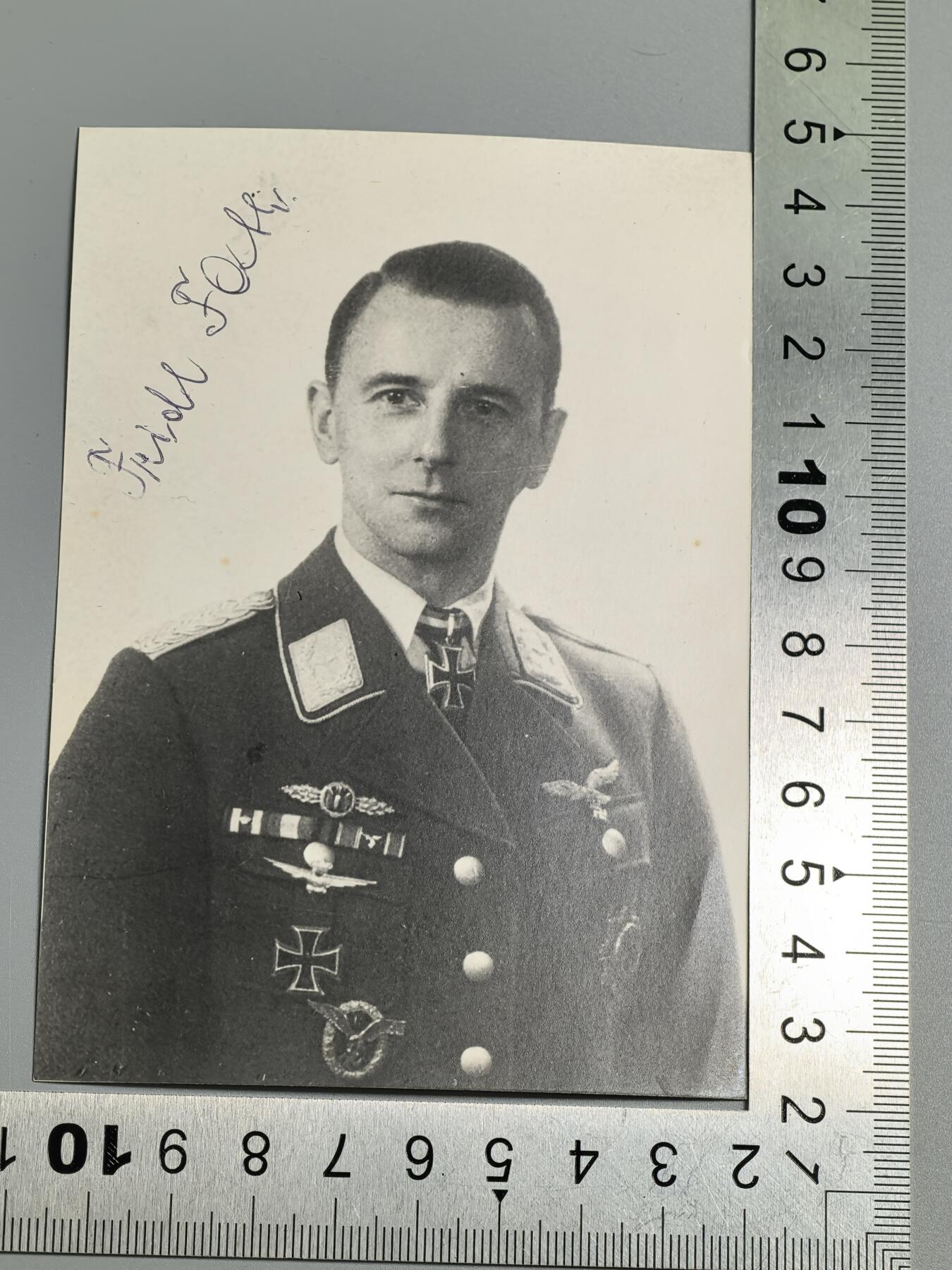 小驴勋章奖章收藏3月21日周六晚六点拍卖（珍爱和平，收藏战争，铭记历史，勿忘国耻，忠党爱国。有偿代拍，送拍规则在简介最后，参拍须阅读规则后再参拍，关系到运费包装发货时效真假辨别等关键信息，拍卖时不再发原图，看大图店主微信码在拍卖店铺介绍里） 空军骑士铁十字勋章获得者战后签名照