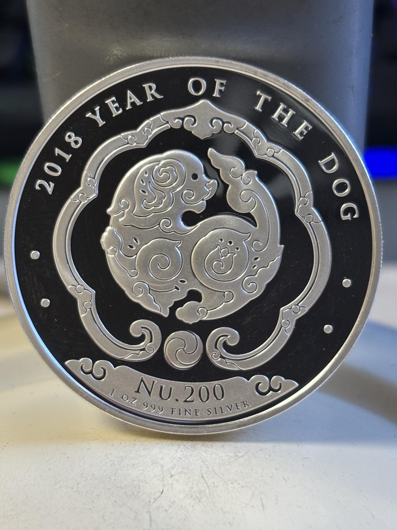 第194期拍卖 不丹2018年中国生肖系列狗年1盎司高浮雕彩色银币，999银