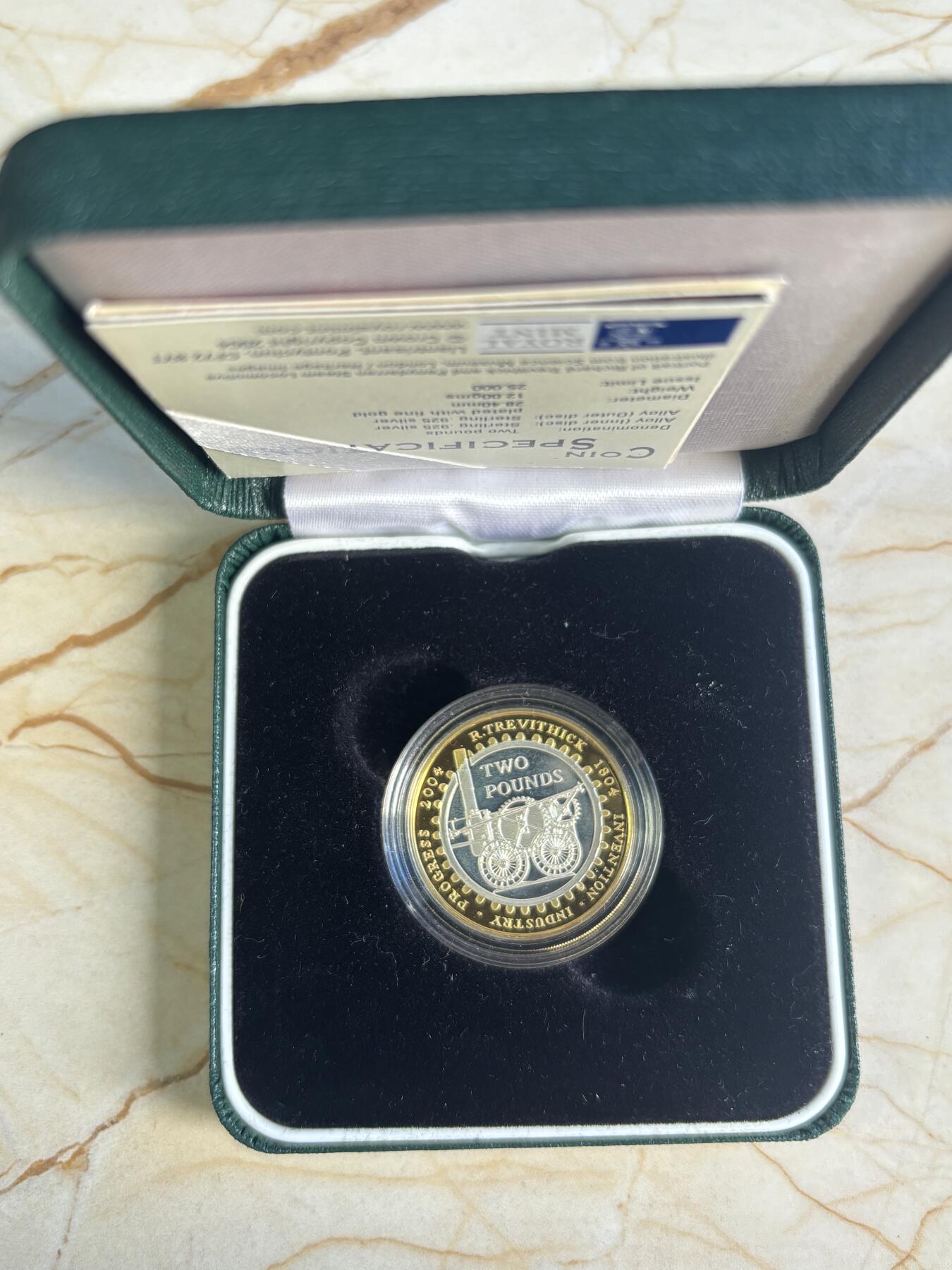 第194期拍卖 英国2003年伊丽莎白二世1镑精制银币带盒证书，有氧化，9.5克，925银