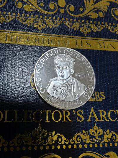 长老汇马年精选第十二场拍卖 - 1990奥地利表现主义画家埃贡·席勒《母亲和两个孩子》500先令精制银币，24克925银