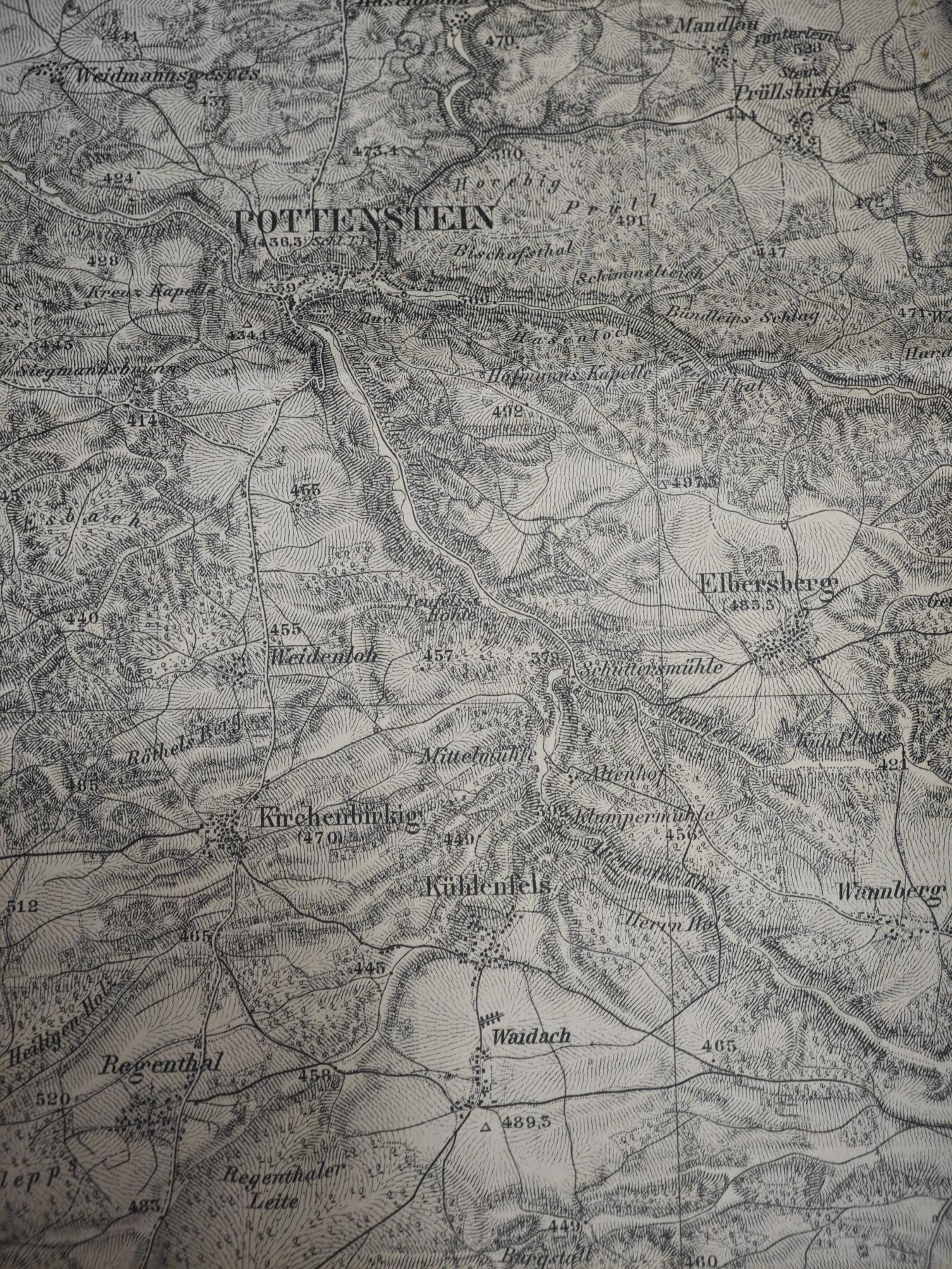 橙子收藏第六期  1881年巴伐利亚 佩格尼茨（西部）地形图  高精度地形图，既承载了19世纪末德国测绘科学的成就，也烙印了纳粹时期的军事扩张痕迹，更见证了二战末期盟军解放南德的历史进程，兼具地理、军事与文物三重价值。   