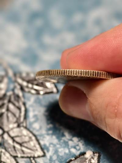 抚柳草堂-第二十六期章牌钱币  奖章勋章 满百包邮 放漏专场 1953丹麦格陵兰岛抗击结核病运动2克朗纪念银币 15g 800银原光极美品