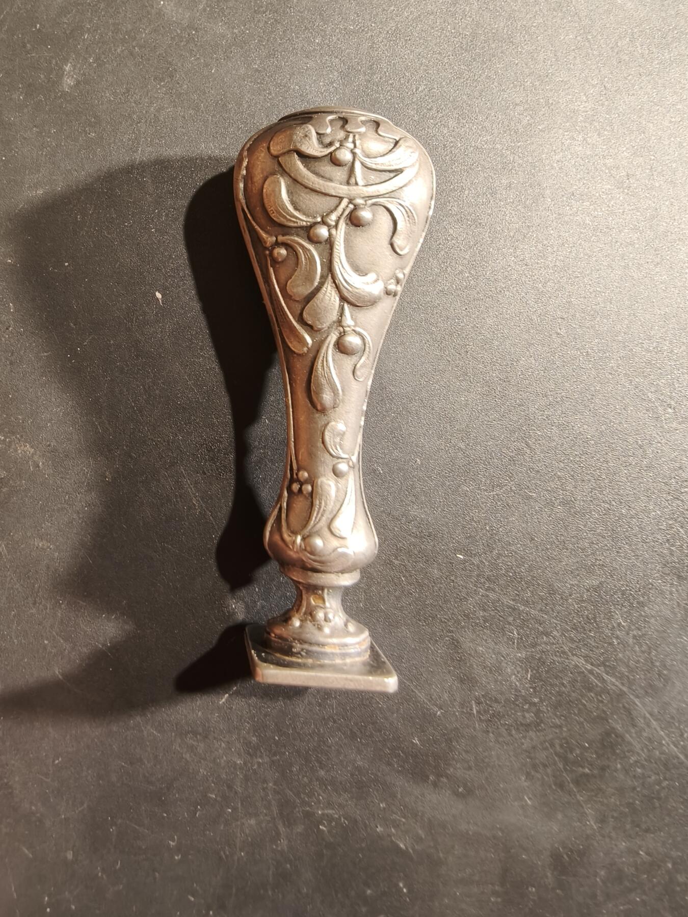 老王徽章第188期 法国文房四宝原盒    新艺术风格    野猪头银标    35.4g      拆信刀+蘸水笔杆+蜡笔封