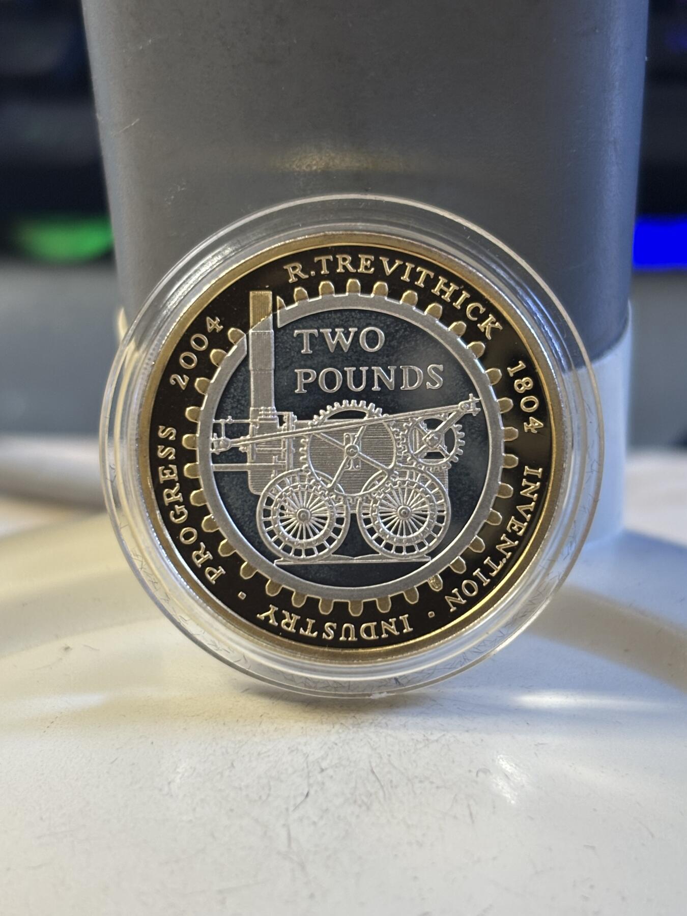 第194期拍卖 英国2003年伊丽莎白二世1镑精制银币带盒证书，有氧化，9.5克，925银