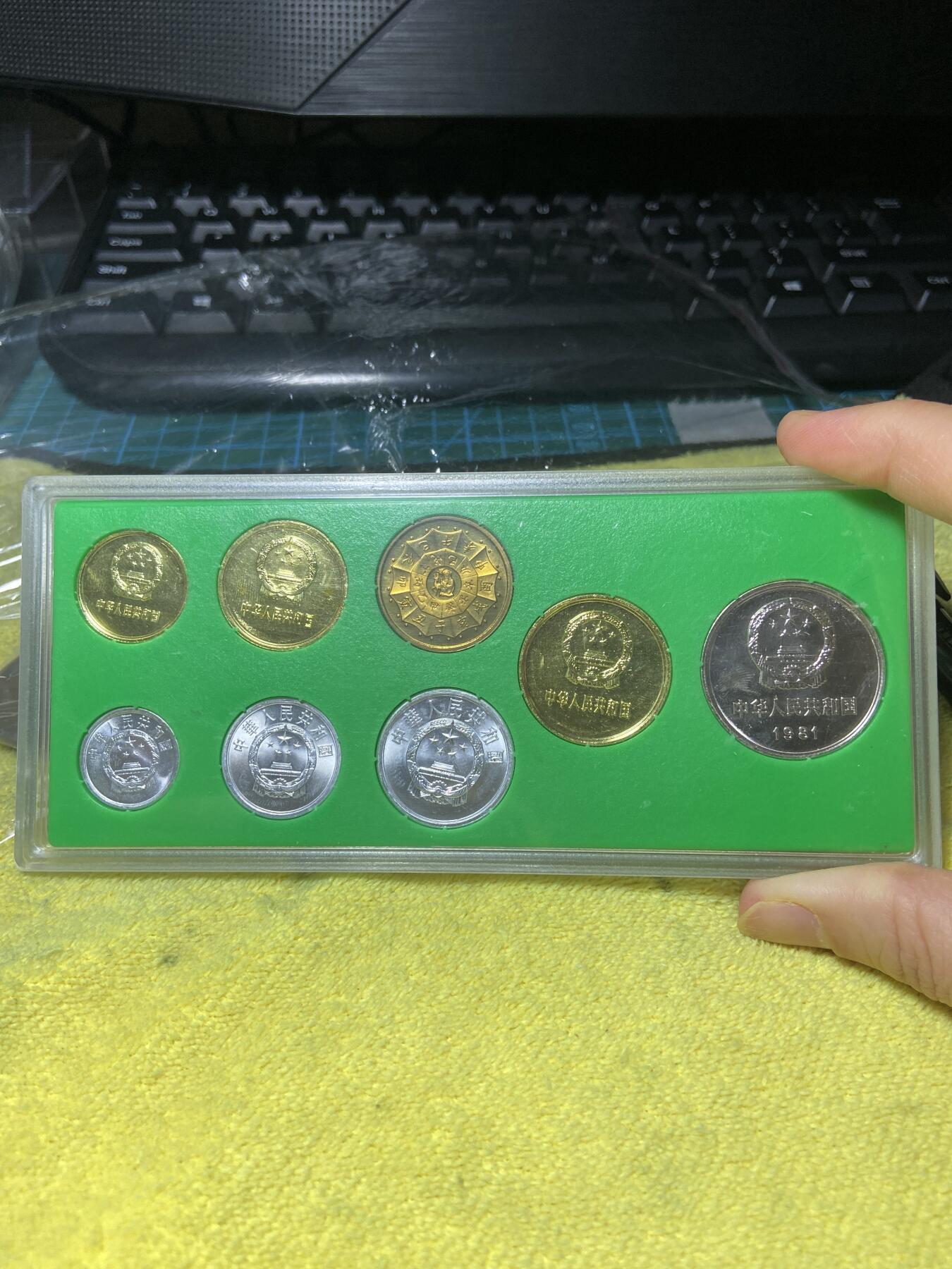 2026年第三十七场(总第二百零六场）德紧纸币特拍场(佣金3%，最低1元) 鸽子重拍–上海造币厂装帧–1981年长城套币+分币+生肖铜章共8枚：1981年1元5角2角1角，1986年1分2分，1989年5分，1992年猴年纪念章