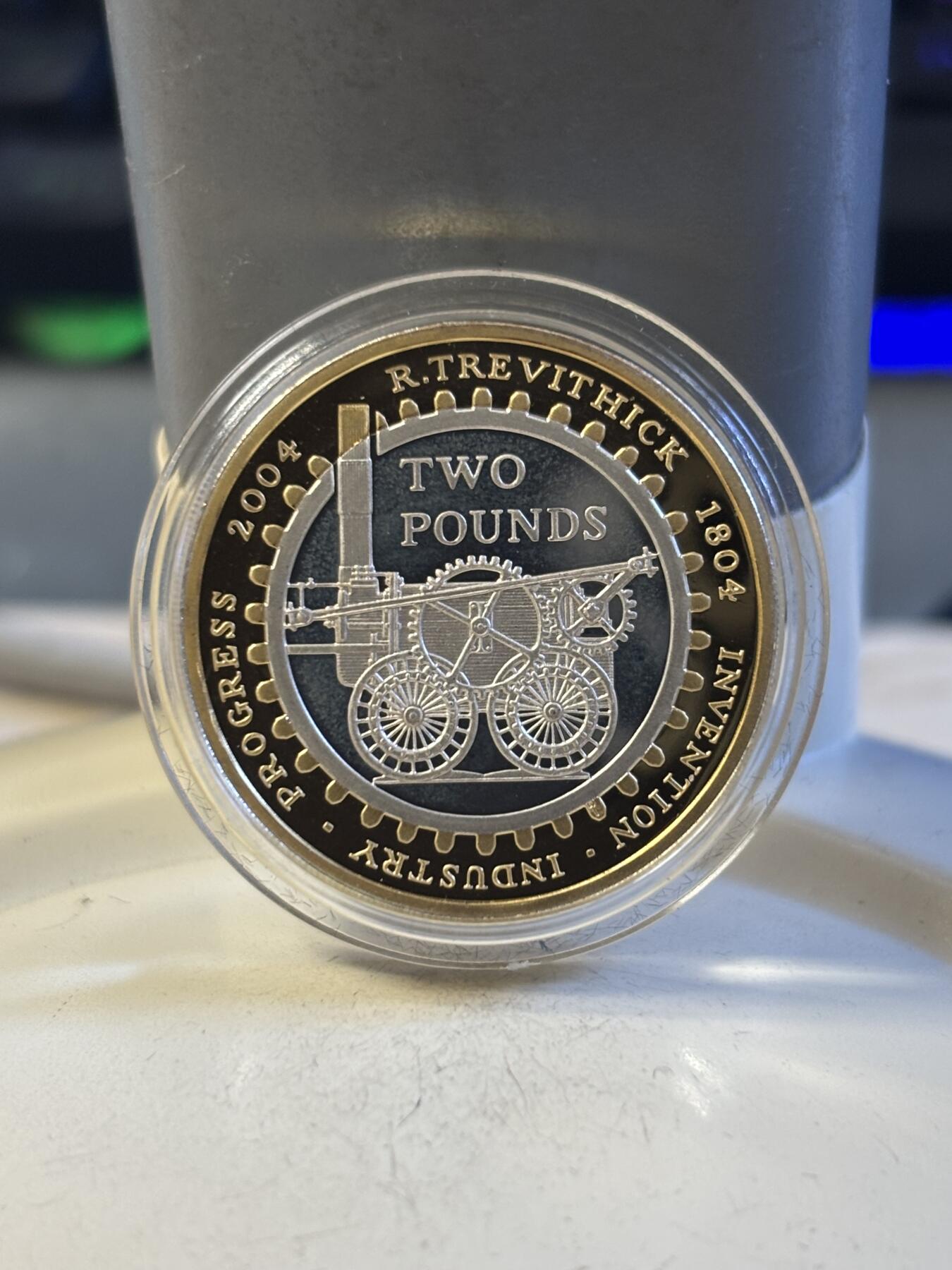 第194期拍卖 英国2003年伊丽莎白二世1镑精制银币带盒证书，有氧化，9.5克，925银