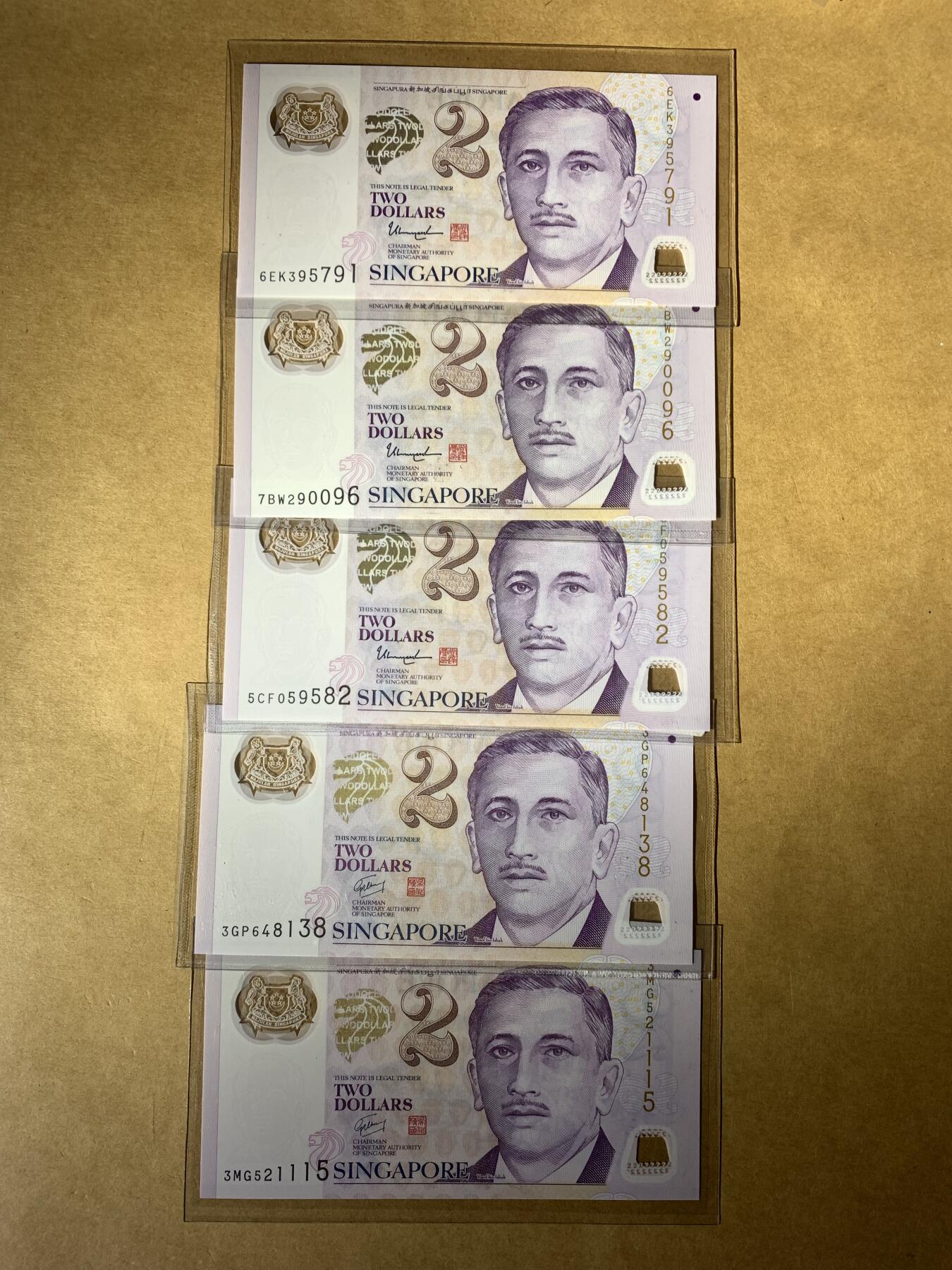 【礼羽收藏】🌏世界钱币拍卖第132期 全新UNC 新加坡2元5张 2种签名 含无47号码