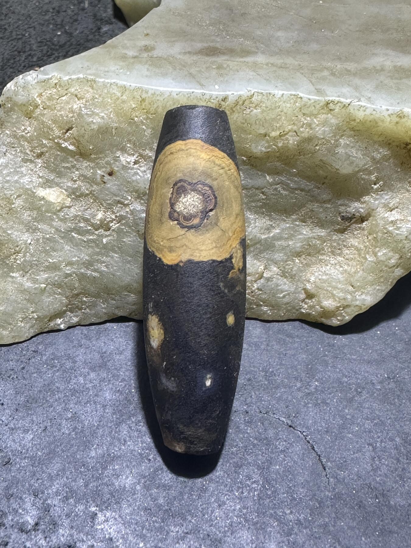 亚光蓝玉髓原皮天眼纹九眼页岩天珠一颗！