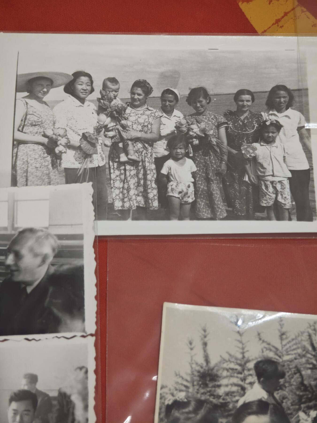 橙子收藏第六期  这是一组1957年中苏友好黄金时期的私人老照片与亲笔手札，林华和М. М-рин好友。是冷战初期中苏两国民间深度交往的鲜活实物见证，兼具史料价值与人文温度，为研究50年代中苏民间交流提供了珍贵的一手素材。