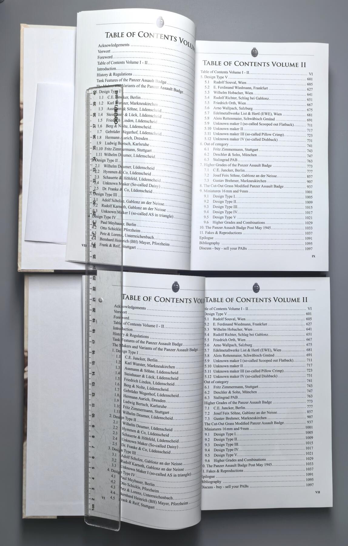 小驴勋章奖章收藏3月21日周六晚六点拍卖（珍爱和平，收藏战争，铭记历史，勿忘国耻，忠党爱国。有偿代拍，送拍规则在简介最后，参拍须阅读规则后再参拍，关系到运费包装发货时效真假辨别等关键信息，拍卖时不再发原图，看大图店主微信码在拍卖店铺介绍里） 《二战德国坦克突击奖章》上下册，世界最顶尖坦克突击奖章专家PHILIPPE先生作品，2021年修订本，新增PHILIPPE先生十几年的研究成果，增加了200页，书页数达到1100页，作者亲签扉页，(3公斤重，完整运回国费用很高），非常专业的书看完记住就可以成为坦克击奖章专家了