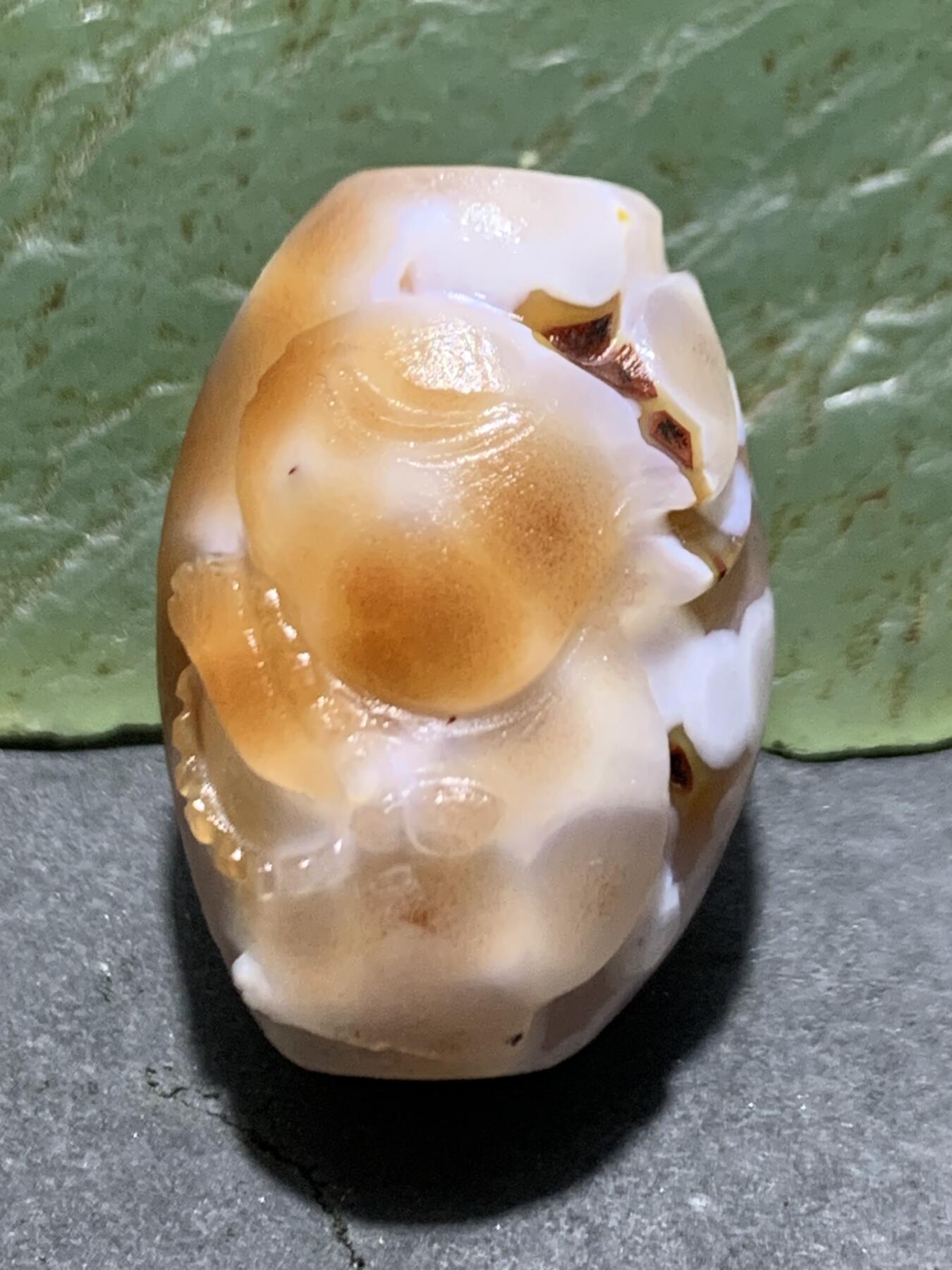 精美亚光高玉化气泡纹战国红玛瑙手工俏色巧雕玉兔勒子一颗！