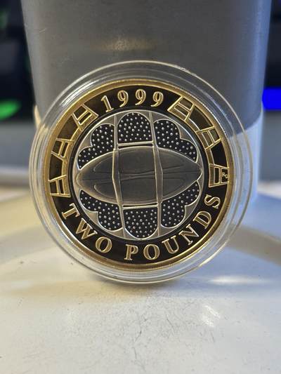 第194期拍卖 - 英国1999年橄榄球世界杯2英镑双色镀金纪念银币，12克，925银镀金，发行25000枚