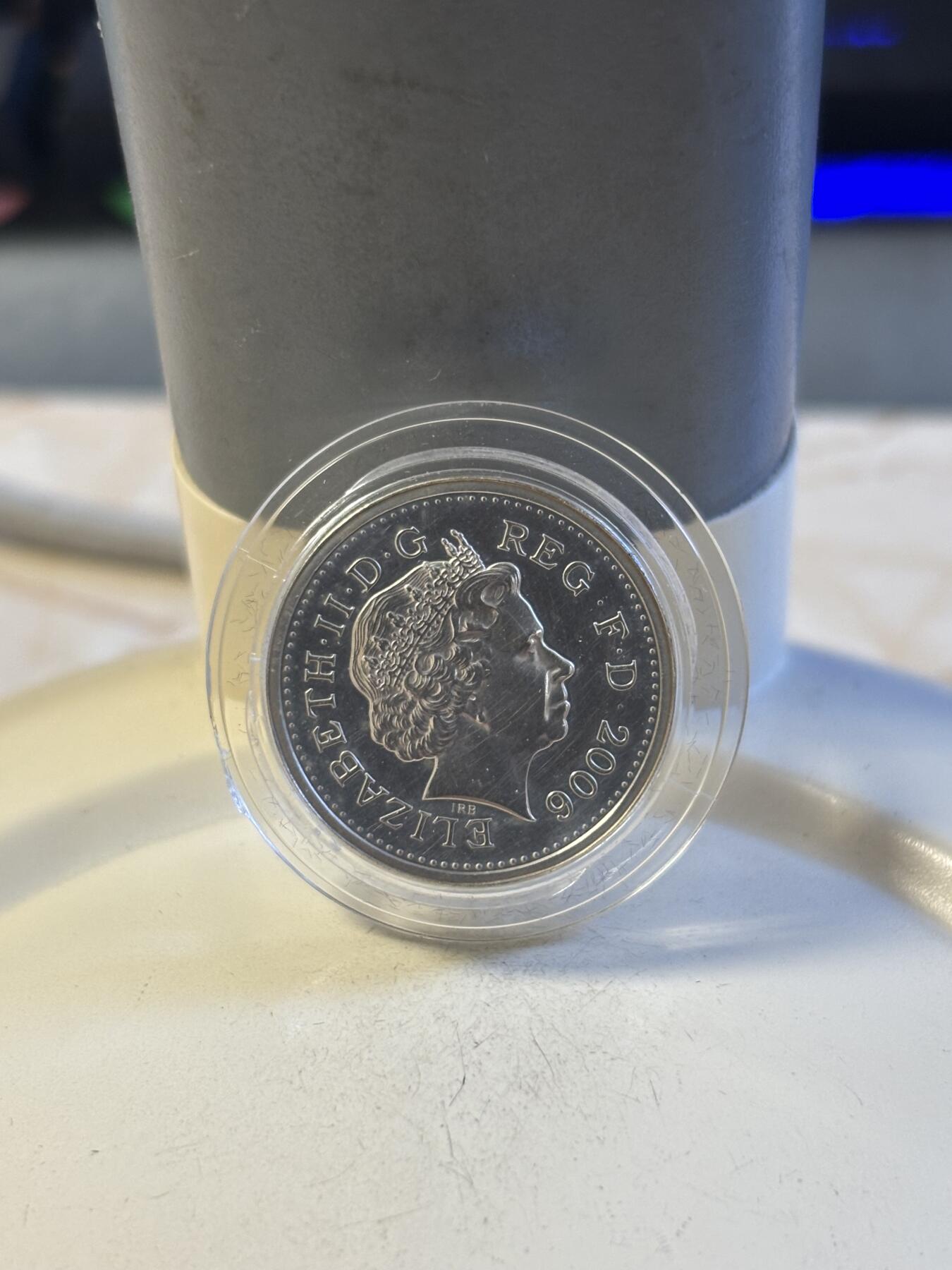 第194期拍卖 英国2006年1镑纪念银币带盒证书，9.5克，925银，有瑕疵