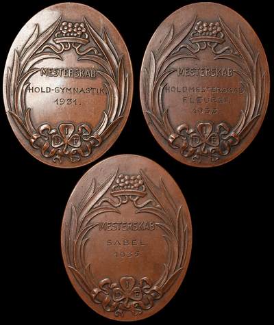 修遠堂世界钱币第108期 - 1931-1935年丹麦体育锦标赛铜质奖章三枚，分别长73.10，73.45，73，41mm，重78.54，82.35，81.31g，一枚边有伤