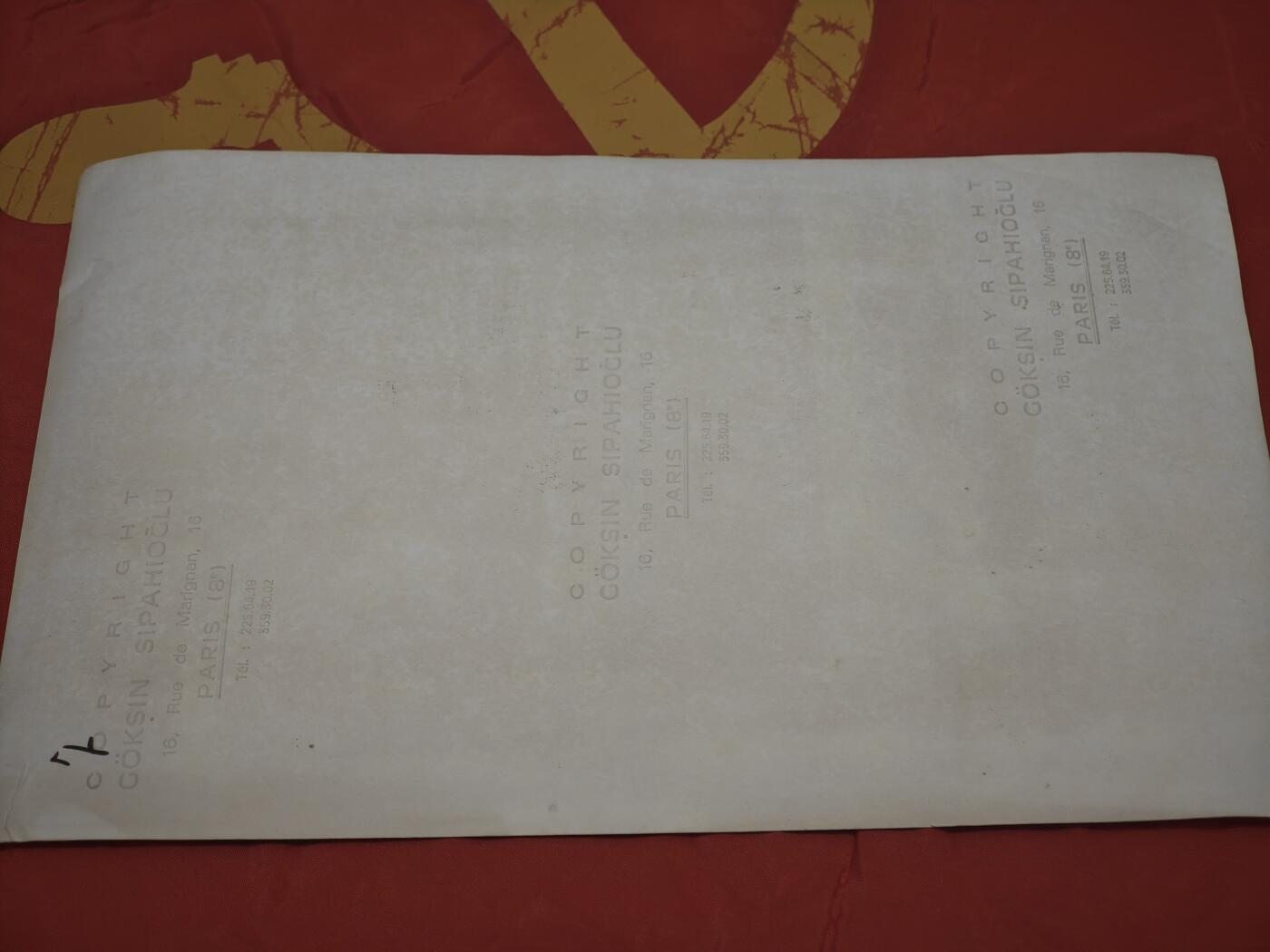 橙子收藏第六期 这是一张冷战“缓和时期”美苏最高领导人勃列日涅夫和尼克松会晤的原版银盐新闻照片，由法国传奇新闻摄影师格克辛·西帕希奥卢拍摄，带有巴黎工作室的版权戳记，是20世纪国际关系史的珍贵视觉见证。