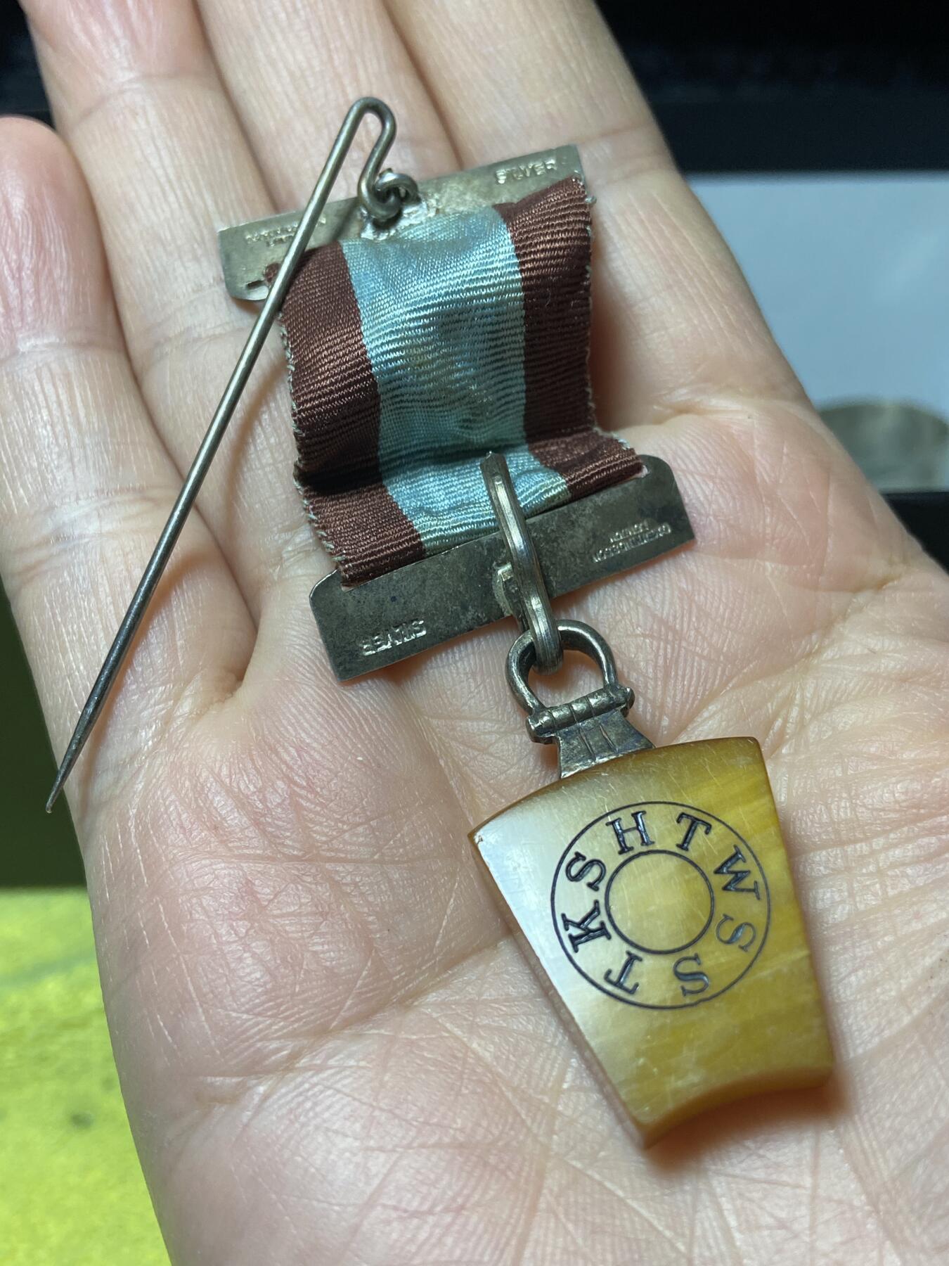 2026年第三十七场(总第二百零六场）德紧纸币特拍场(佣金3%，最低1元) 19世纪末–20世纪初，欧洲共济会皇家拱门分会，高阶身份信物，金属部分为银制。