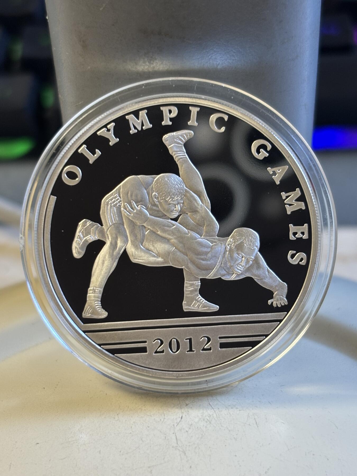 第194期拍卖 哈萨克斯坦2010年发行纪念2012年奥运摔跤精制银币带证书，925银，发行12000枚