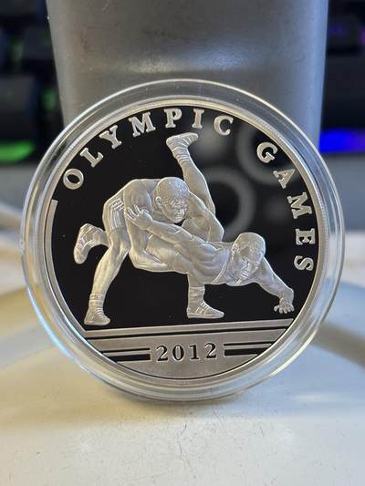 第194期拍卖 - 哈萨克斯坦2010年发行纪念2012年奥运摔跤精制银币带证书，925银，发行12000枚