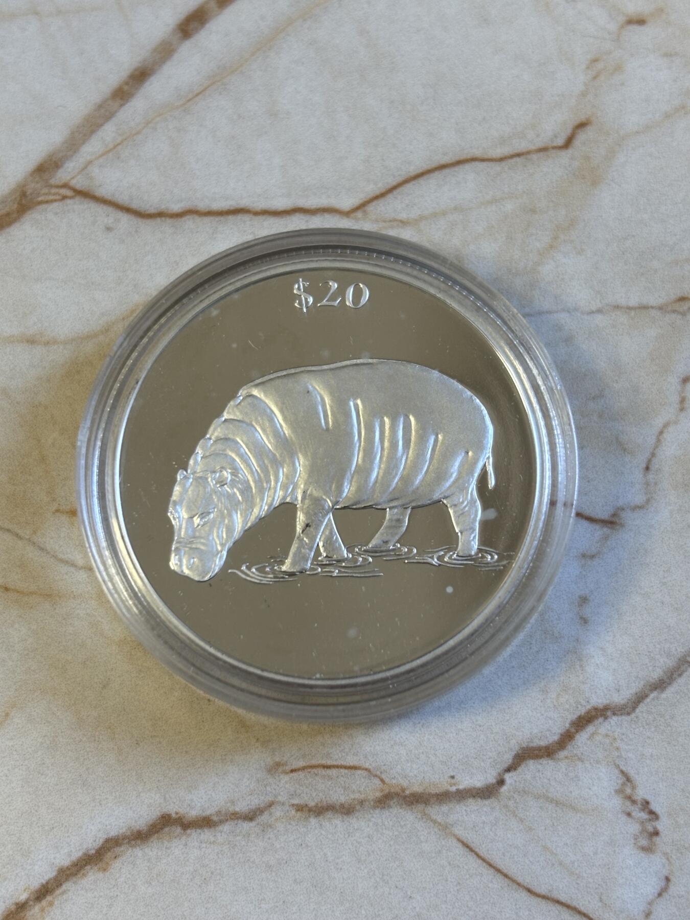 第194期拍卖  利比里亚2000年动物河马纪念银币,1盎司999银，发行2000枚，有氧化点