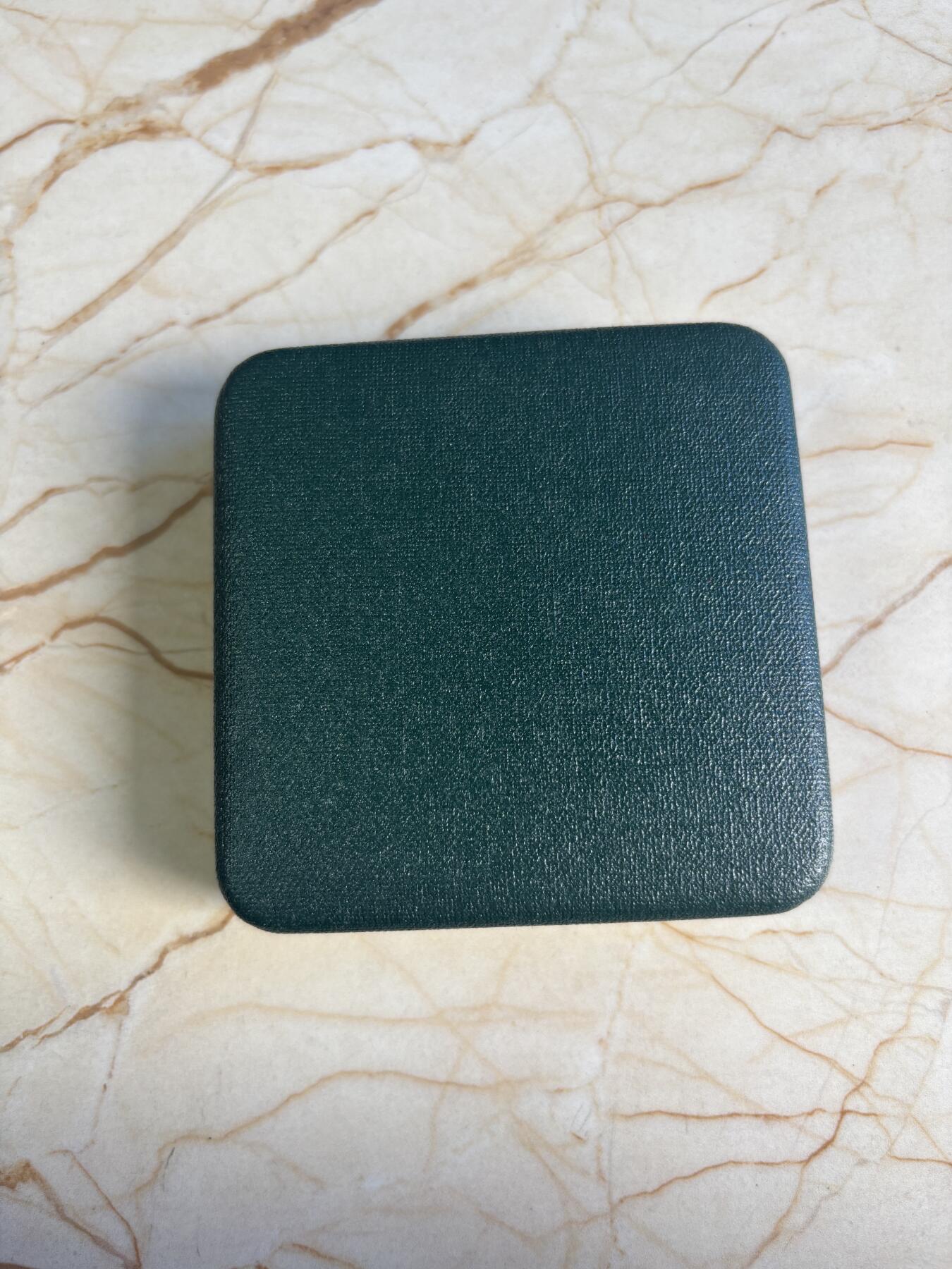 第194期拍卖 英国2003年伊丽莎白二世1镑精制银币带盒证书，有氧化，9.5克，925银