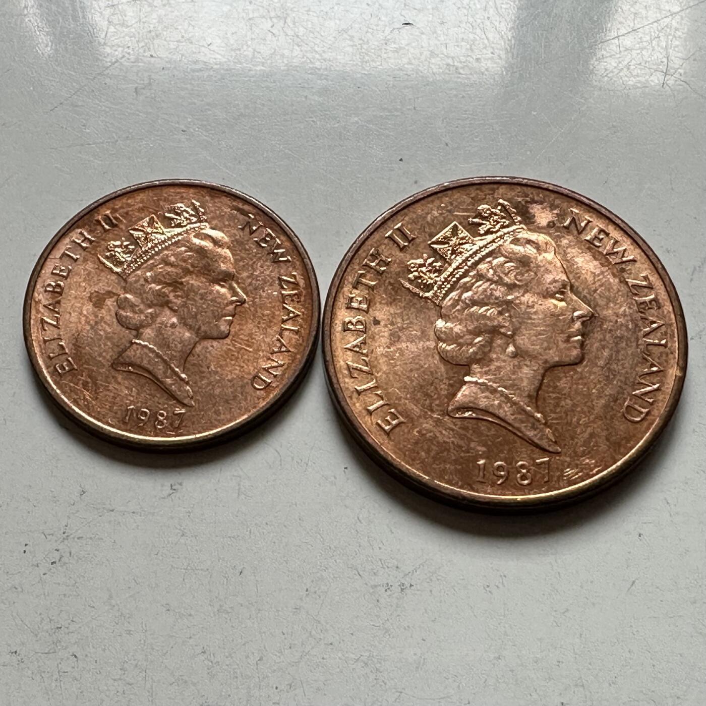 🌹外币初藏🌹🐯2026年第32场   每周二四六晚8️⃣点 接代拍 新西兰1987年中年版1-2分一对 带光好品 a