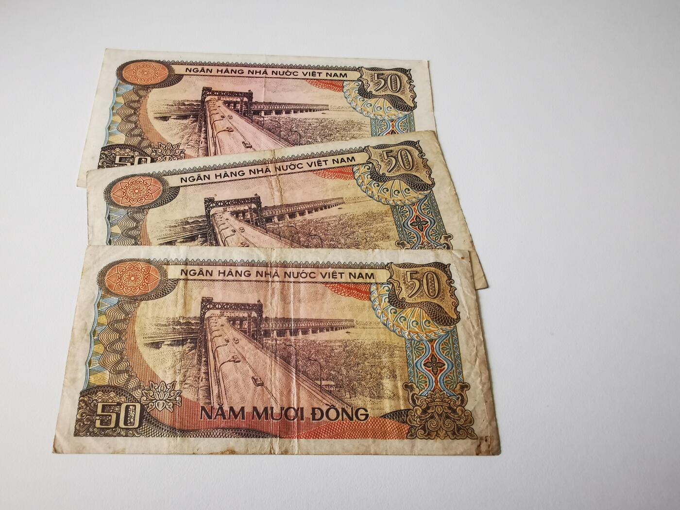 零零发流通品外国纸币拍卖 无佣金 越南早期50盾三张