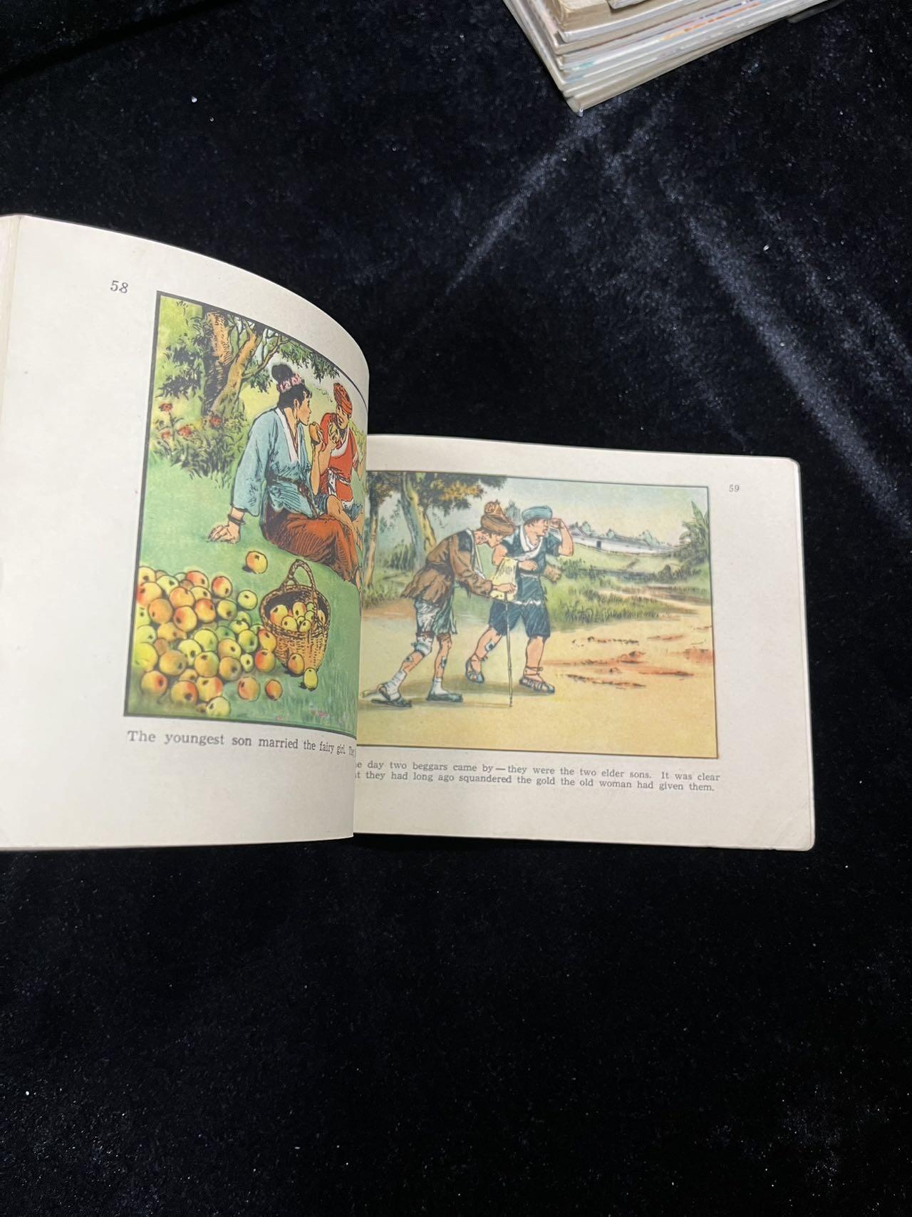 【麦稀奇首场】连环画拍卖 1963年英文版【一幅壮锦】