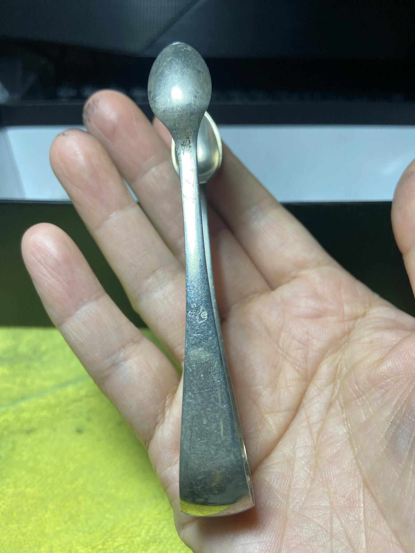 2026年第三十七场(总第二百零六场）德紧纸币特拍场(佣金3%，最低1元) 阿根廷🇦🇷Argenline马黛茶方糖夹子–重20克，带D&A厂标和向日葵图案，白铜材质