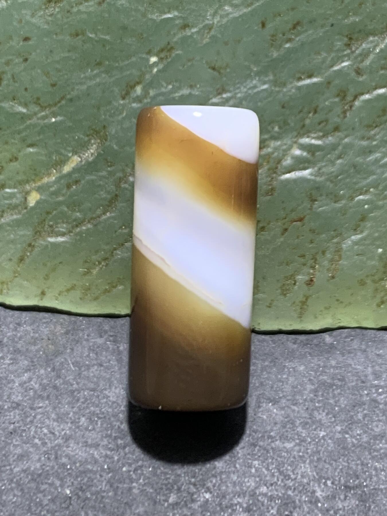 缠丝玛瑙通货直桶，桶珠一个，