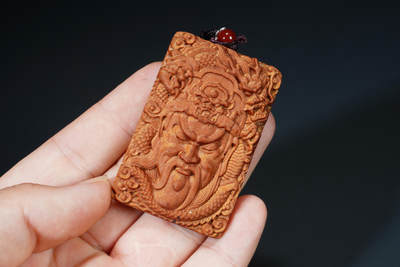 上海都达杂项专场90【全场包邮】  檀香木精雕《御龙关公》挂件69-319