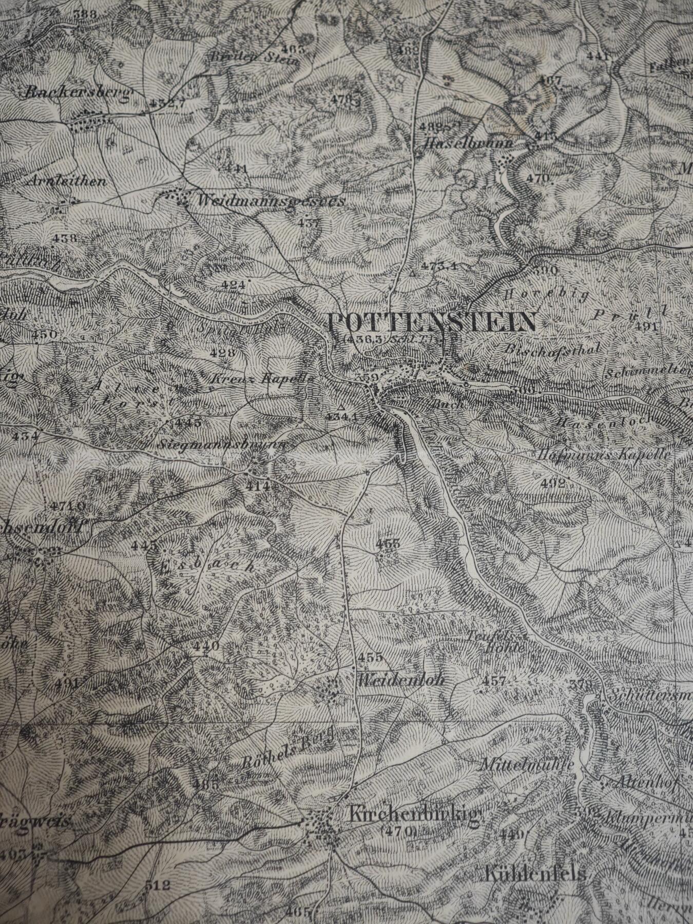 橙子收藏第六期  1881年巴伐利亚 佩格尼茨（西部）地形图  高精度地形图，既承载了19世纪末德国测绘科学的成就，也烙印了纳粹时期的军事扩张痕迹，更见证了二战末期盟军解放南德的历史进程，兼具地理、军事与文物三重价值。   